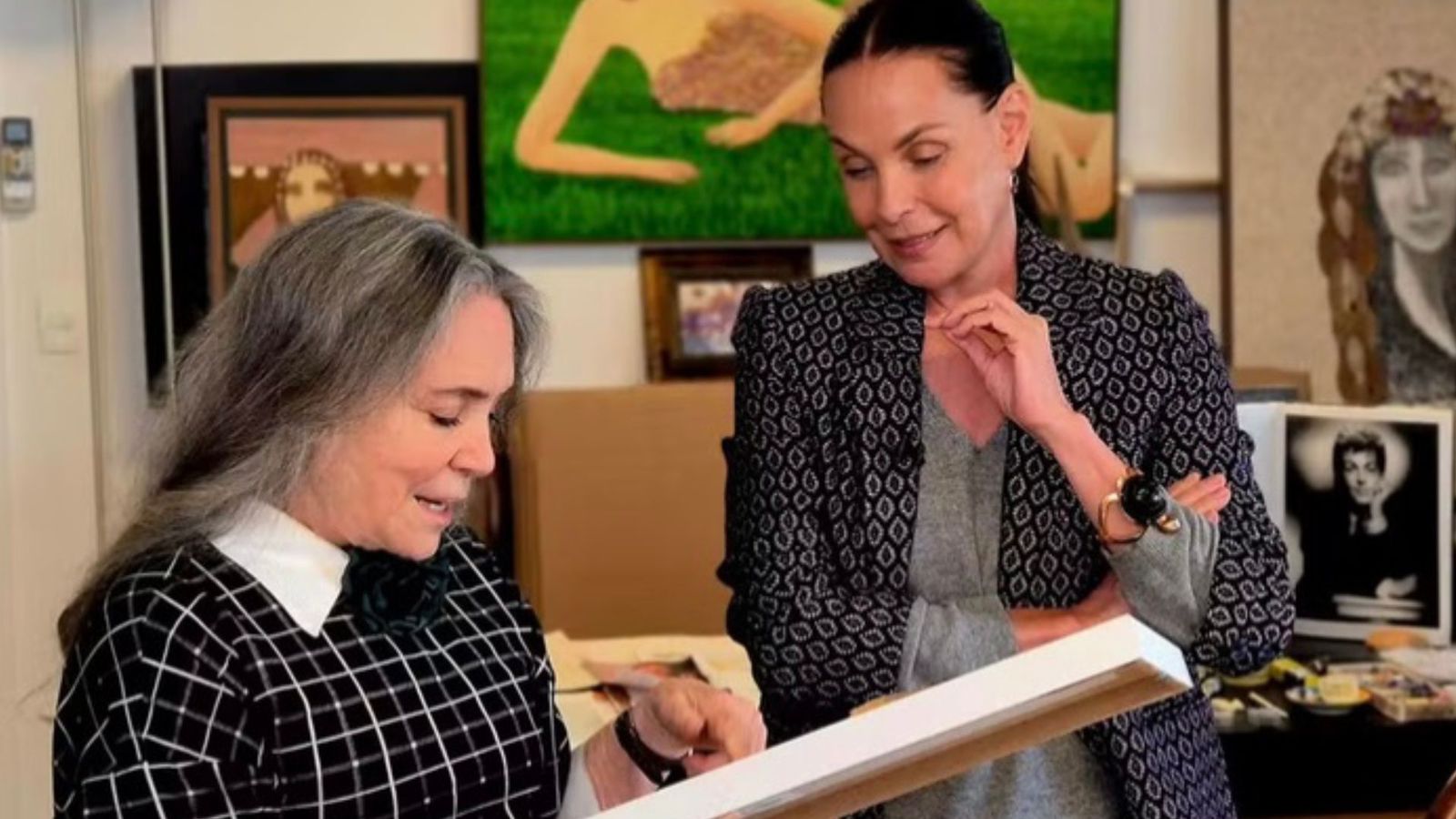 Paz selada? Carolina Ferraz e Regina Duarte surgem juntas após treta