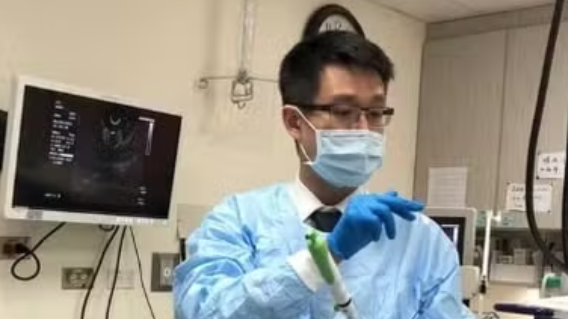 Impressionante! Médico descobre cogumelo crescendo no intestino de paciente; veja imagem