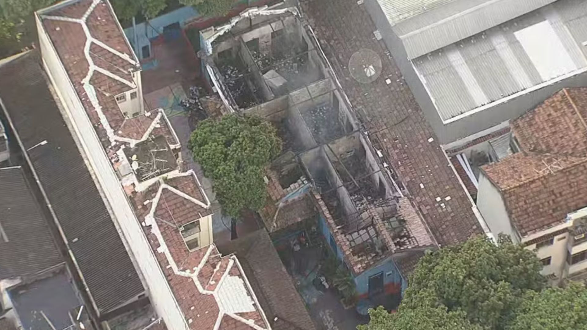 Escola pega fogo e incêndio atinge cinco das seis salas de aula
