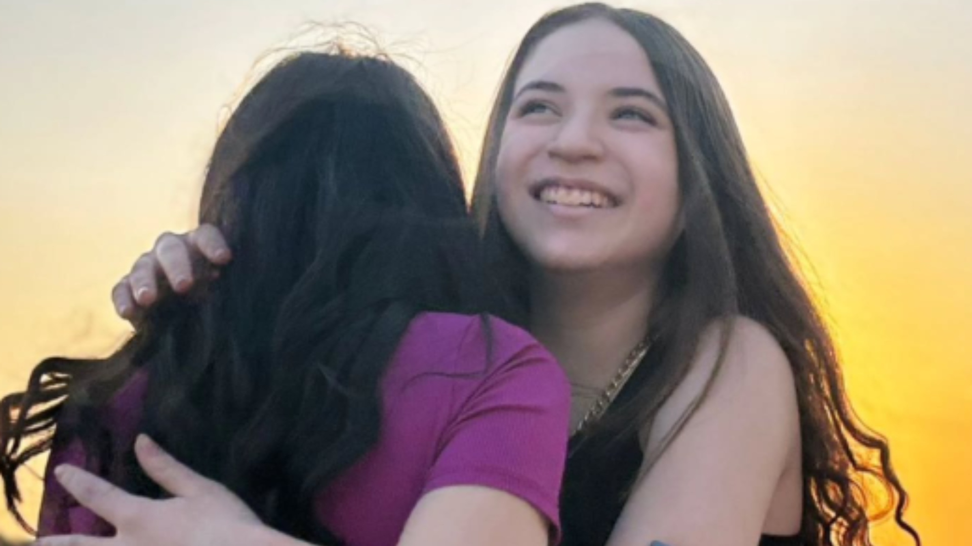 Aos prantos, mãe da menina de 14 anos que foi morta se pronuncia: ‘Dor lancinante’