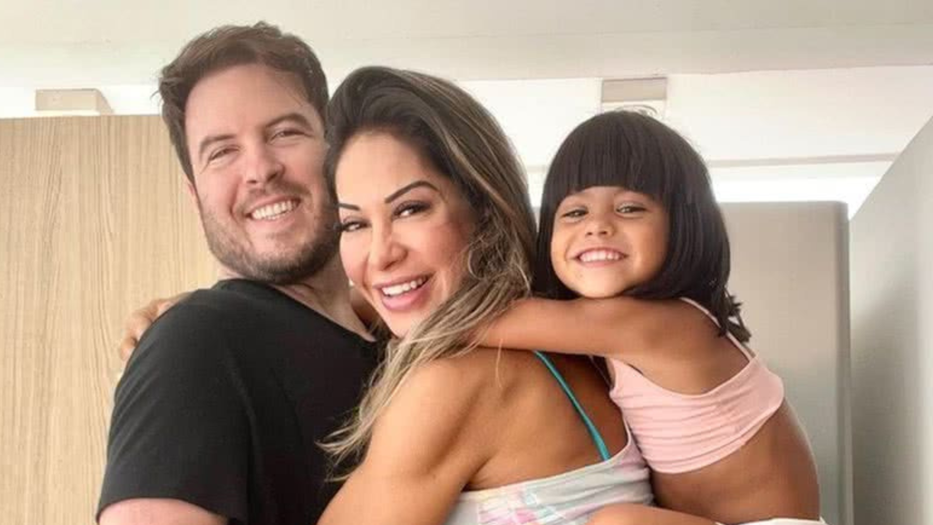 Grávida, Maíra Cardi revela planos de mais filhos com Thiago Nigro: ‘Vivendo’