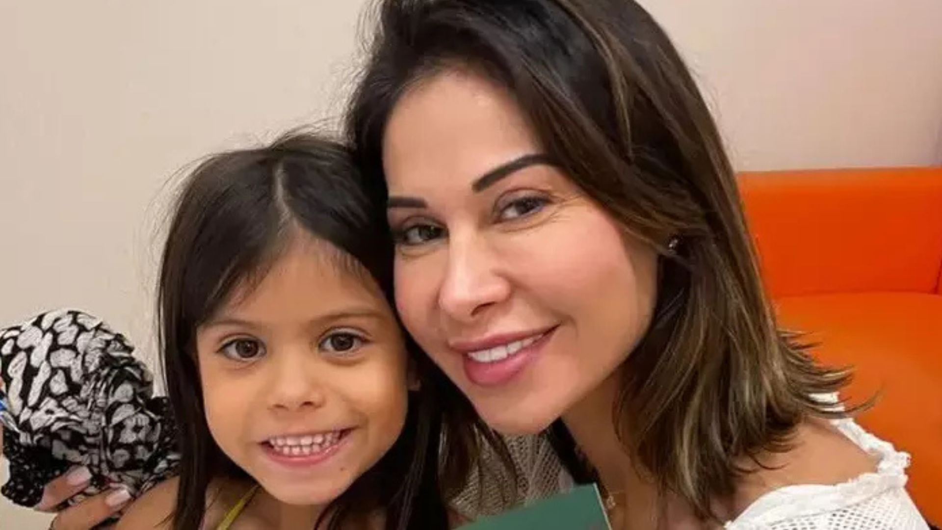 Grávida, Maíra Cardi revela que filha de 6 anos está com ciúmes da irmãzinha: ‘Saudável’