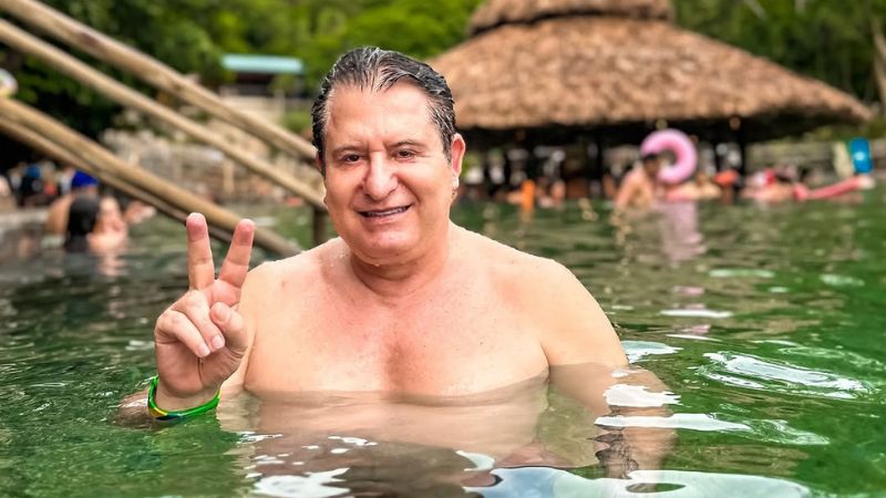 Marrone trinca cinco costelas após cair do palco e passa por cirurgia às pressas