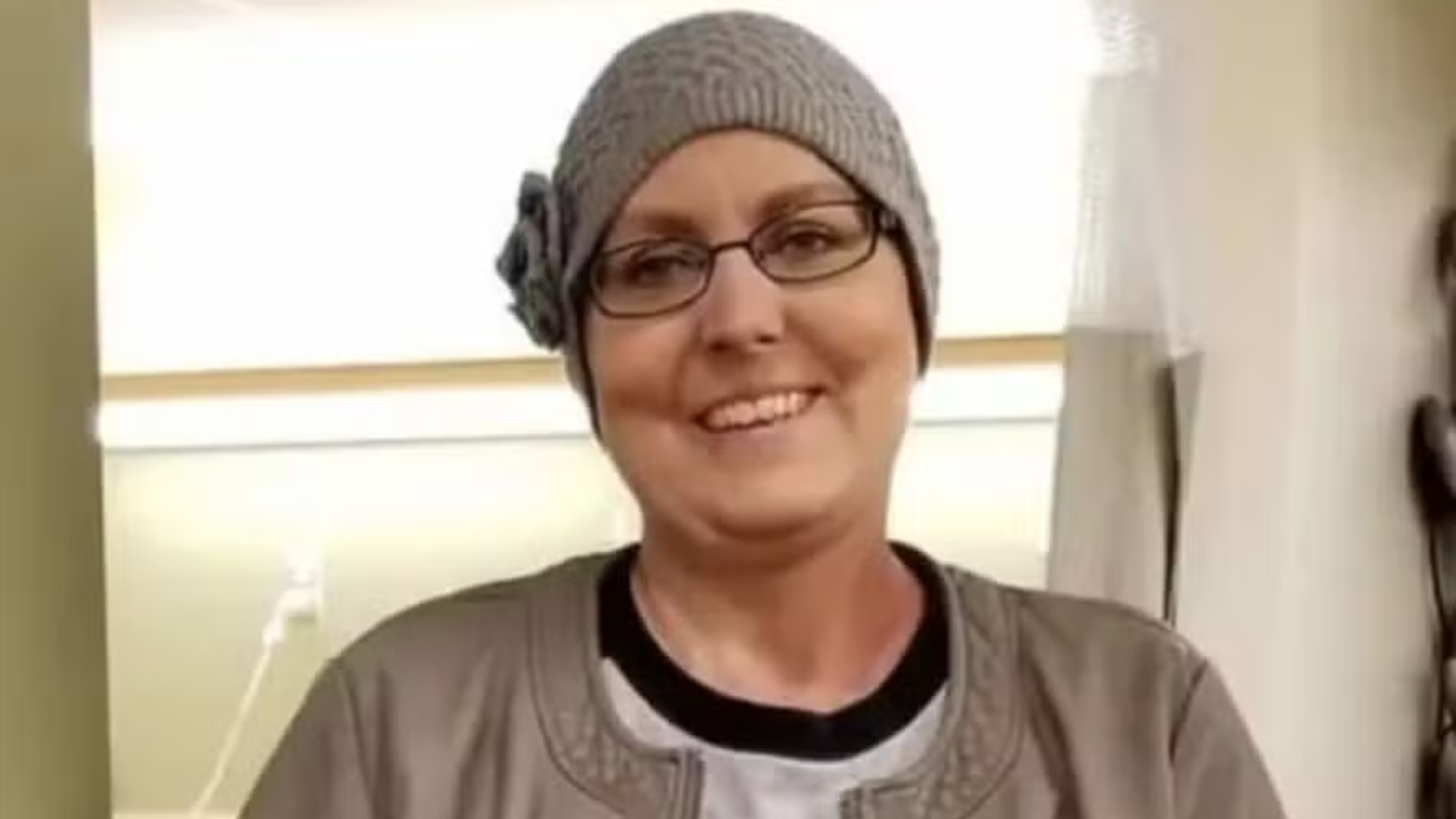 Mulher vence quatro vezes o câncer, mas é morta por bala perdida em casa: ‘Sem sentido’