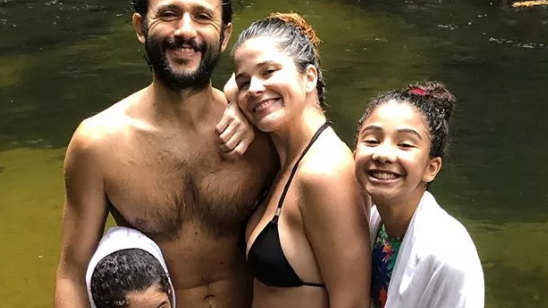Casada, atriz da Globo detalha relação com o marido: ‘Quero beijar outras pessoas’