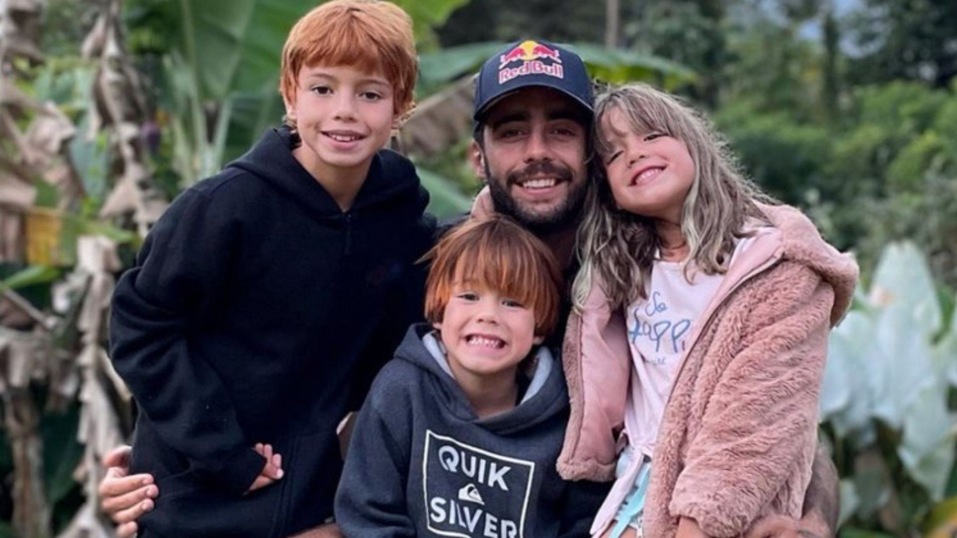 Pedro Scooby contesta fama de ser permissivo com os filhos: ‘Me respeitam muito’