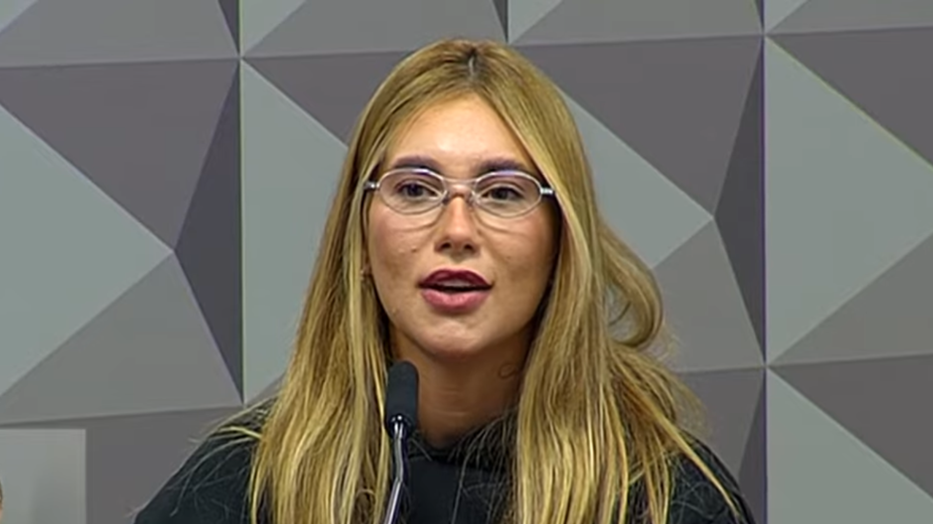 Marketing? Look polêmico que Virginia usou na CPI das Bets teria sido planejado
