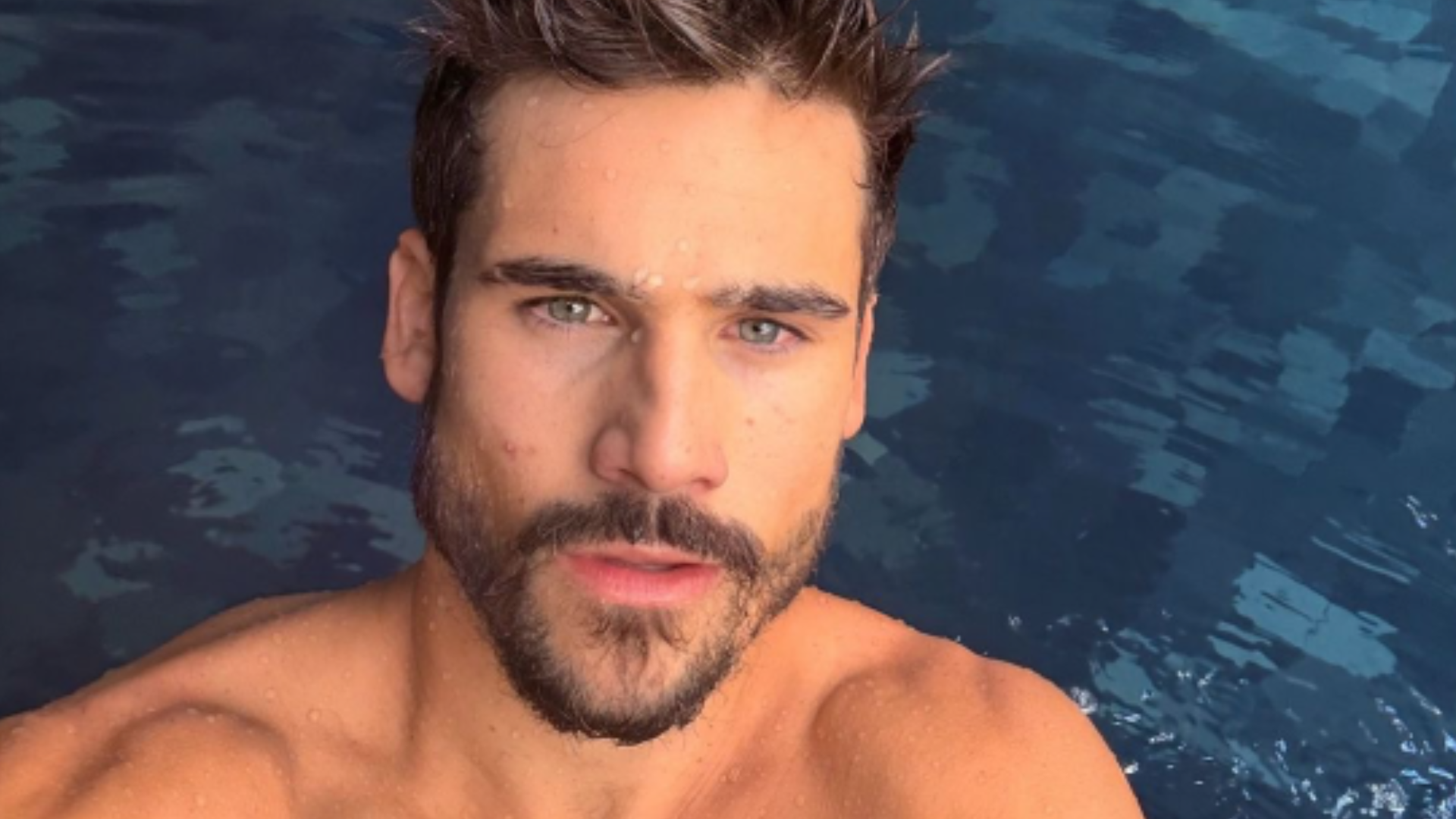 Ator Nicolas Prattes doa mais de R$ 1.000 para desconhecida: ‘Viraliza?’
