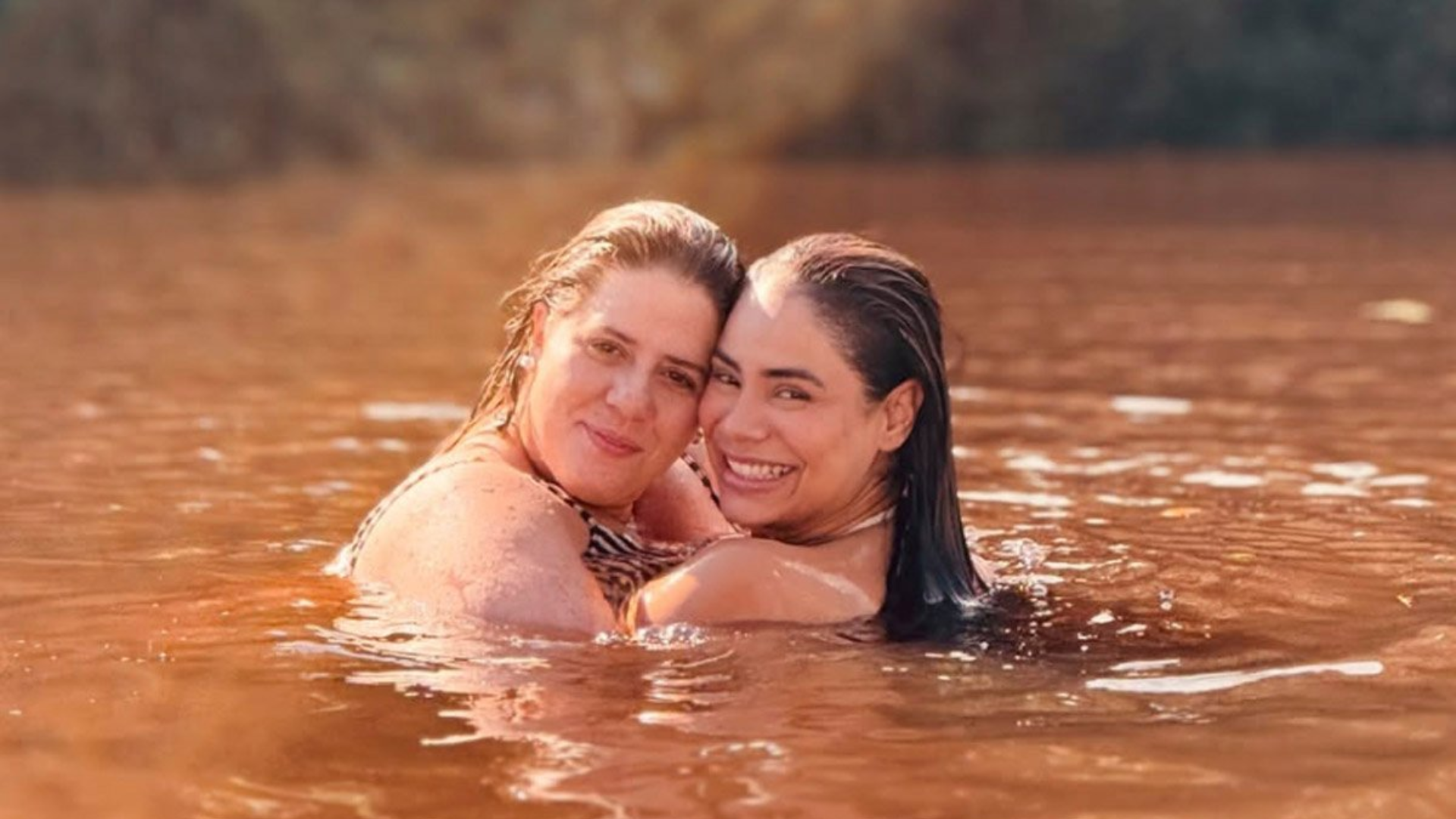 Após passarem por perdas dolorosas, Lexa e Tati Machado viajam juntas para o Amazonas: ‘Vejo você’