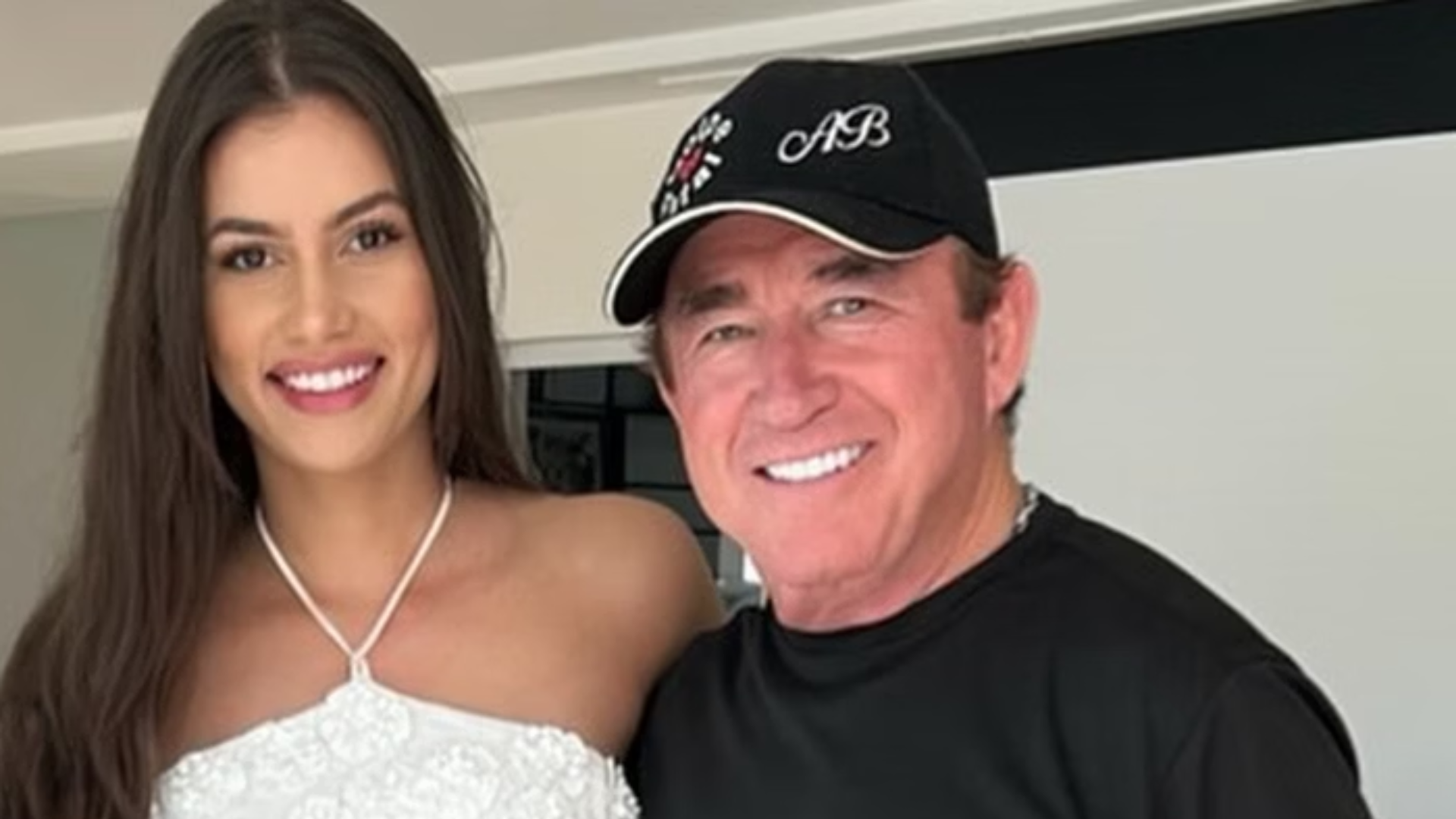 Casado, Amado Batista usa testosterona em lua de mel com esposa 51 anos mais jovem