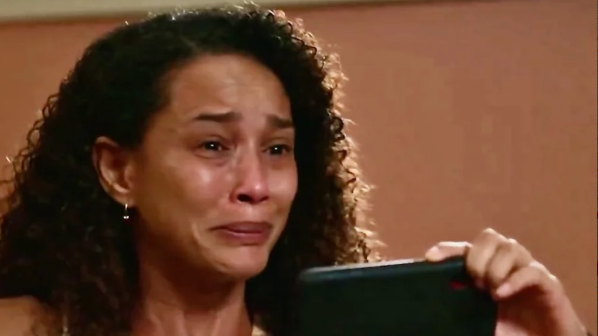 Emoção! Raquel suplica perdão de Ivan em ‘Vale Tudo’: ‘Eu descobri tudo’