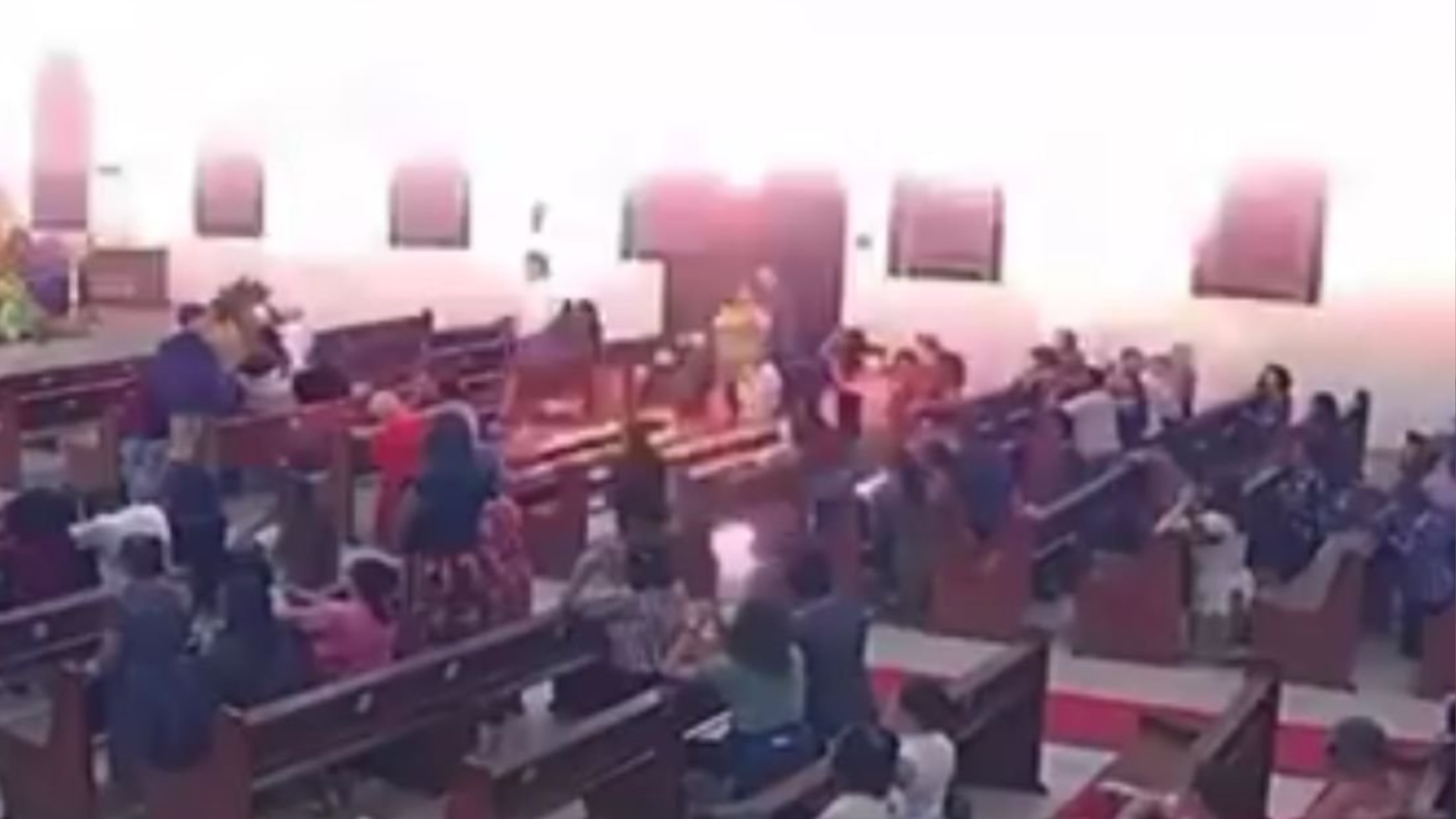 Bomba explode em igreja católica e causa pânico: ‘Falta de respeito‘