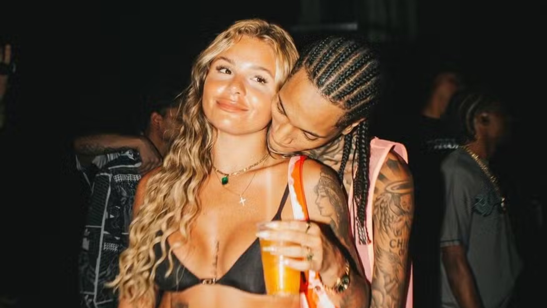 Deu ruim! Rapper faz namorada perder voo após despachar passaporte