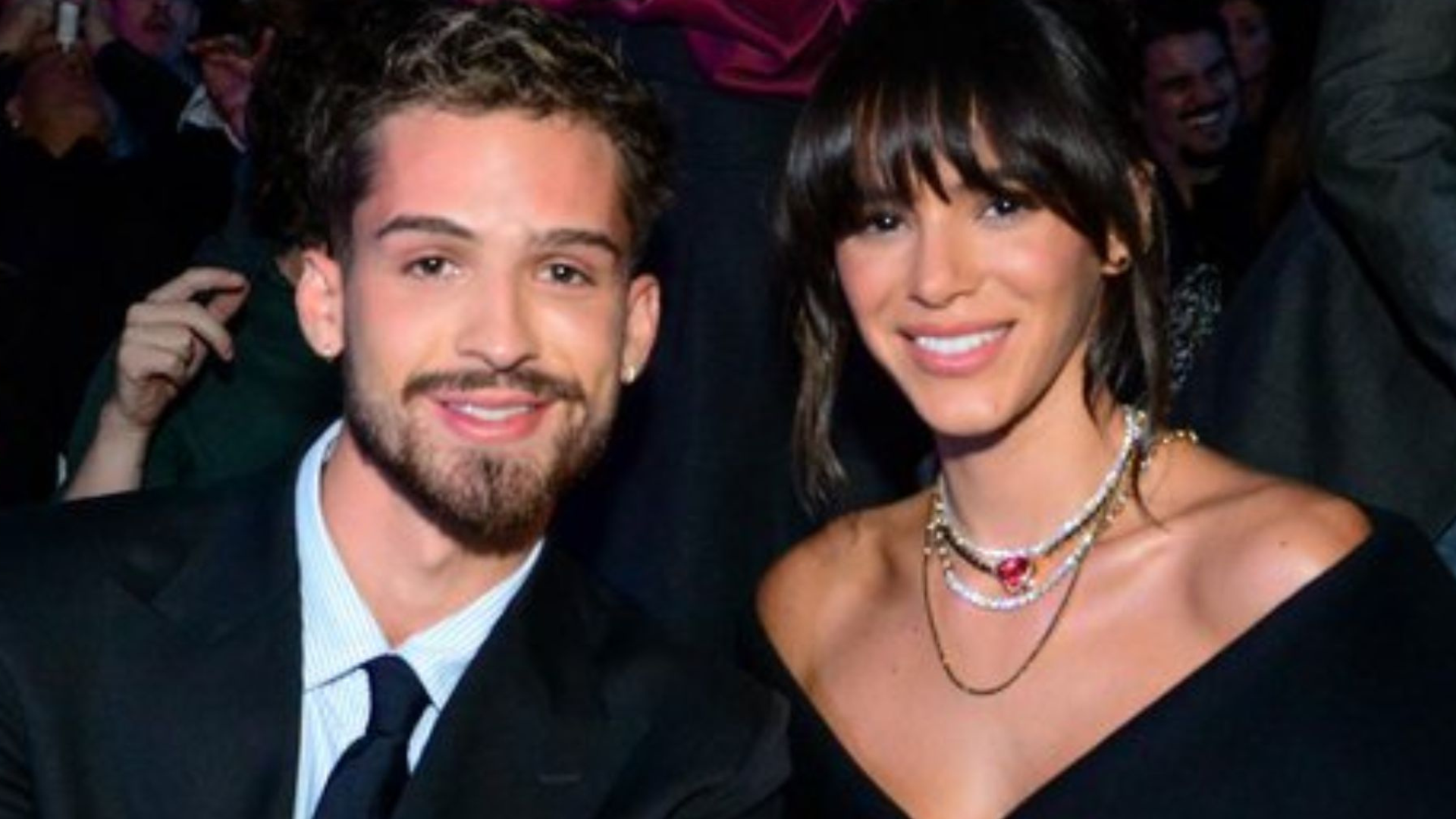 Bruna Marquezine posta mesma foto de João Guilherme e web vai à loucura