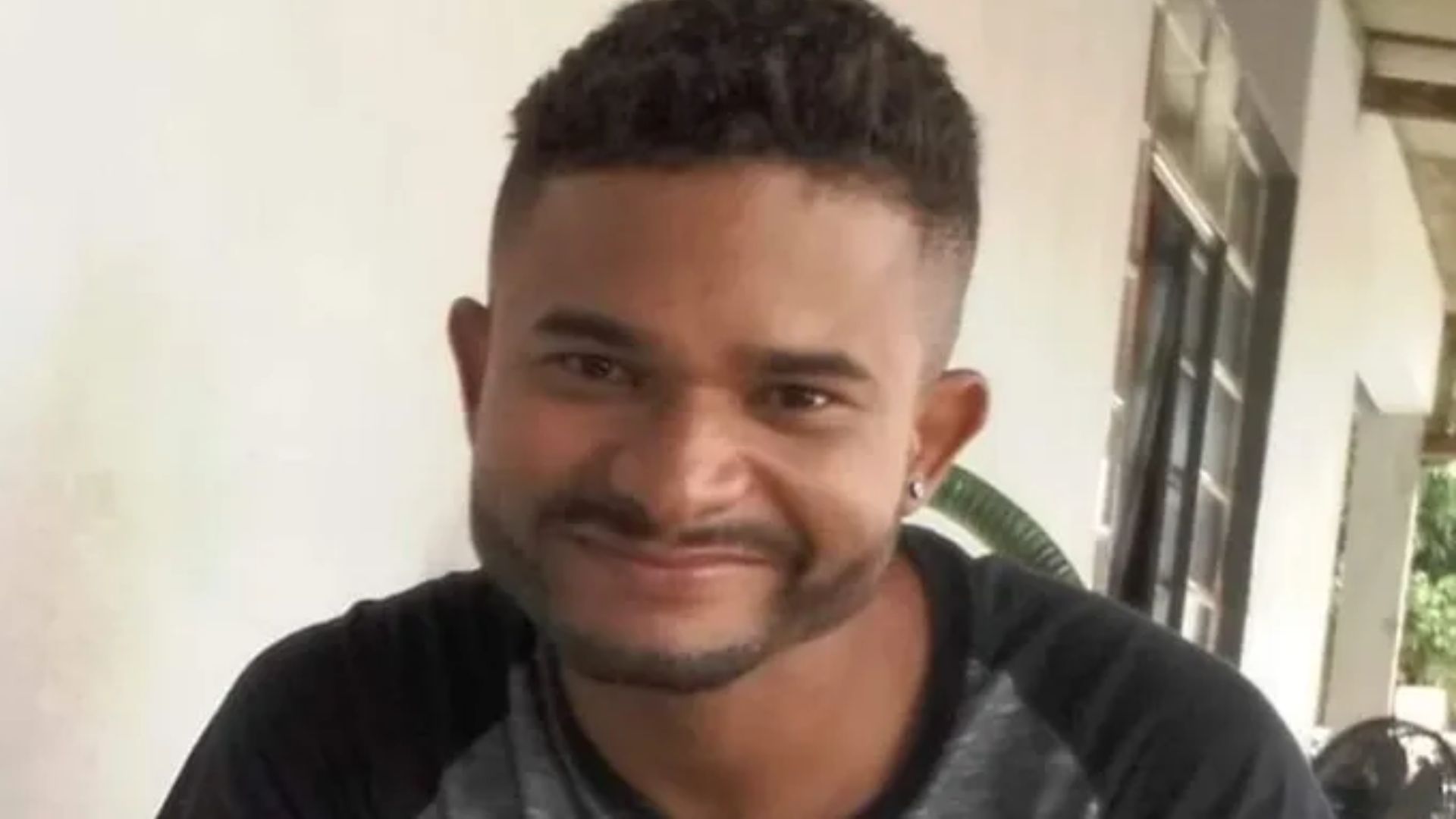 Filha que recebeu coração da mãe em sacola se revolta com assassino solto: ‘Terror’