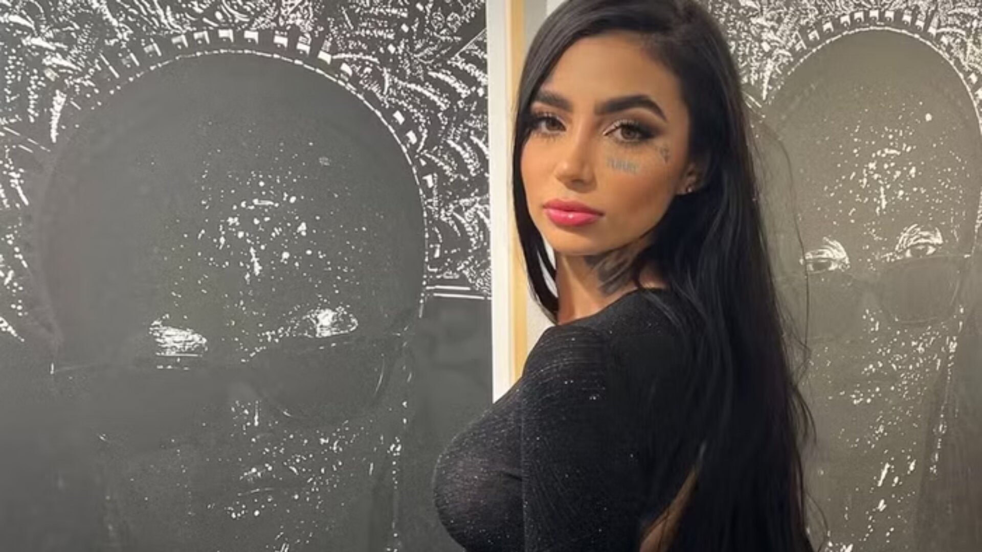 Modelo e cantora brasileira morre na Turquia; causa vem à tona e choca a web