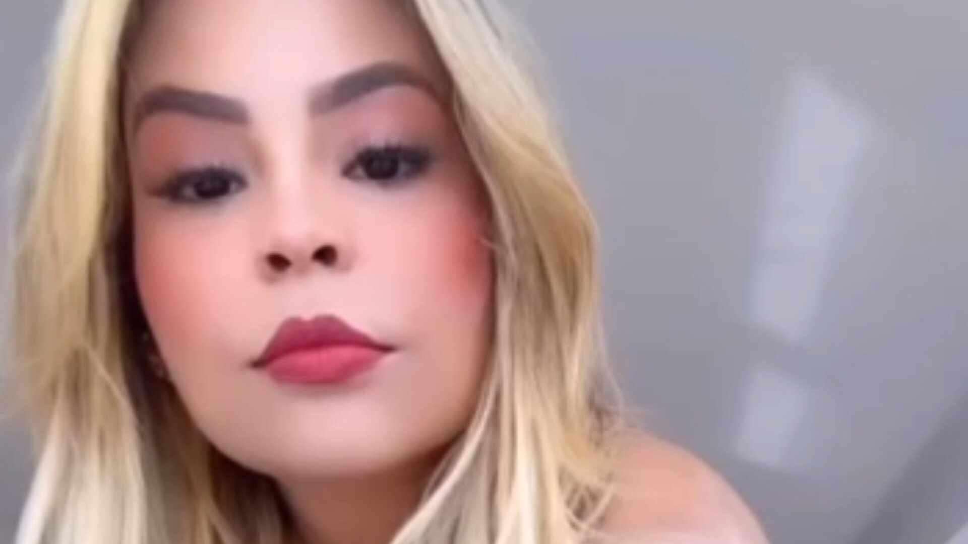Pode isso? Prefeita causa polêmica ao postar vídeo de biquíni; confira