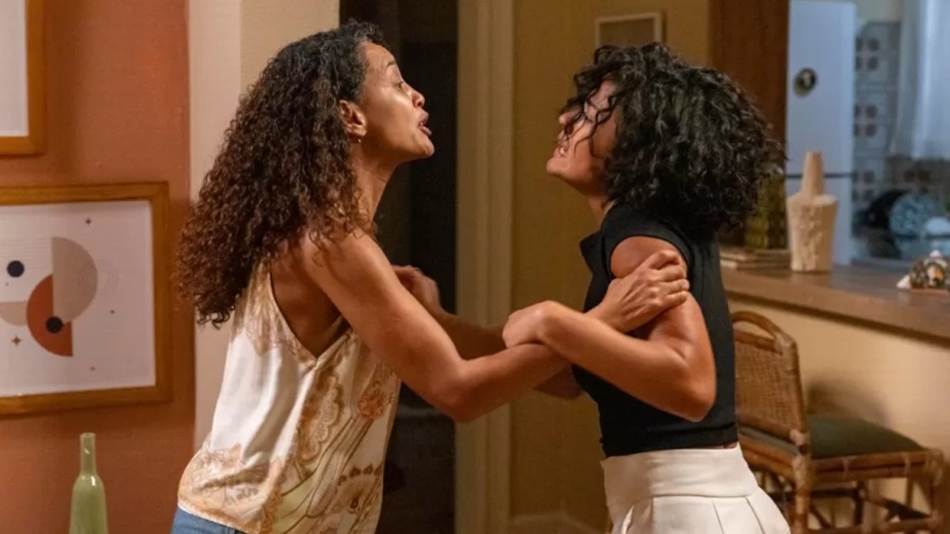 Globo faz enquete para saber se o público de Vale Tudo torce por Raquel ou Fátima e resultado choca