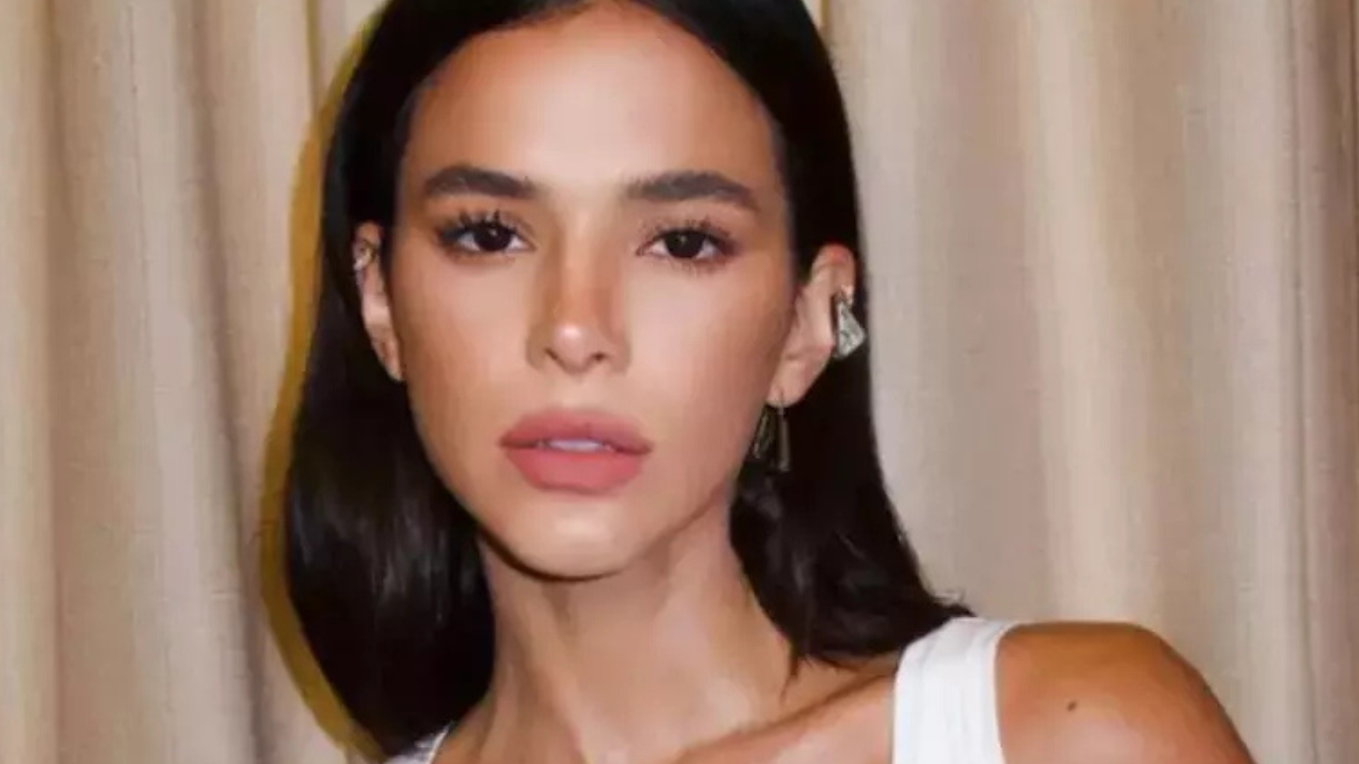 Solteira, Bruna Marquezine faz confissão de atitude possessiva e choca web