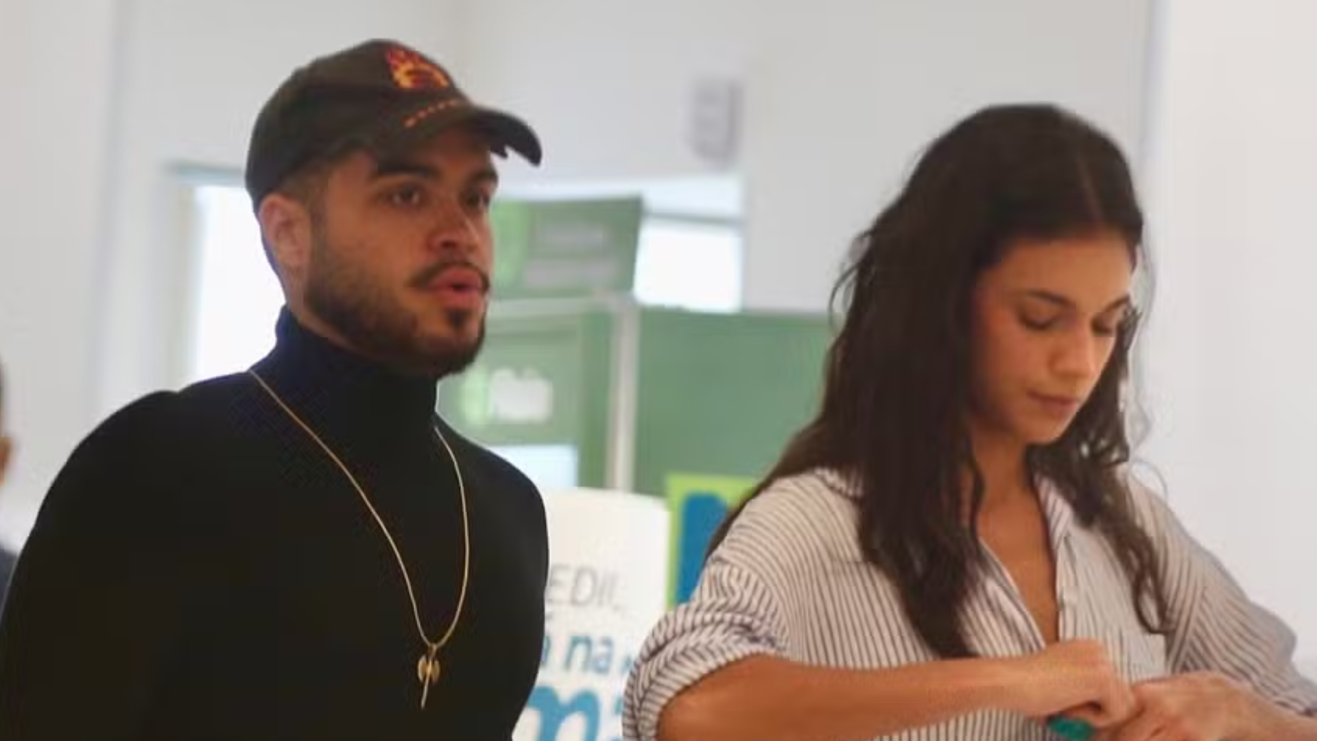 Alane Dias e Francisco Gil curtem passeio descontraído em shopping no Rio