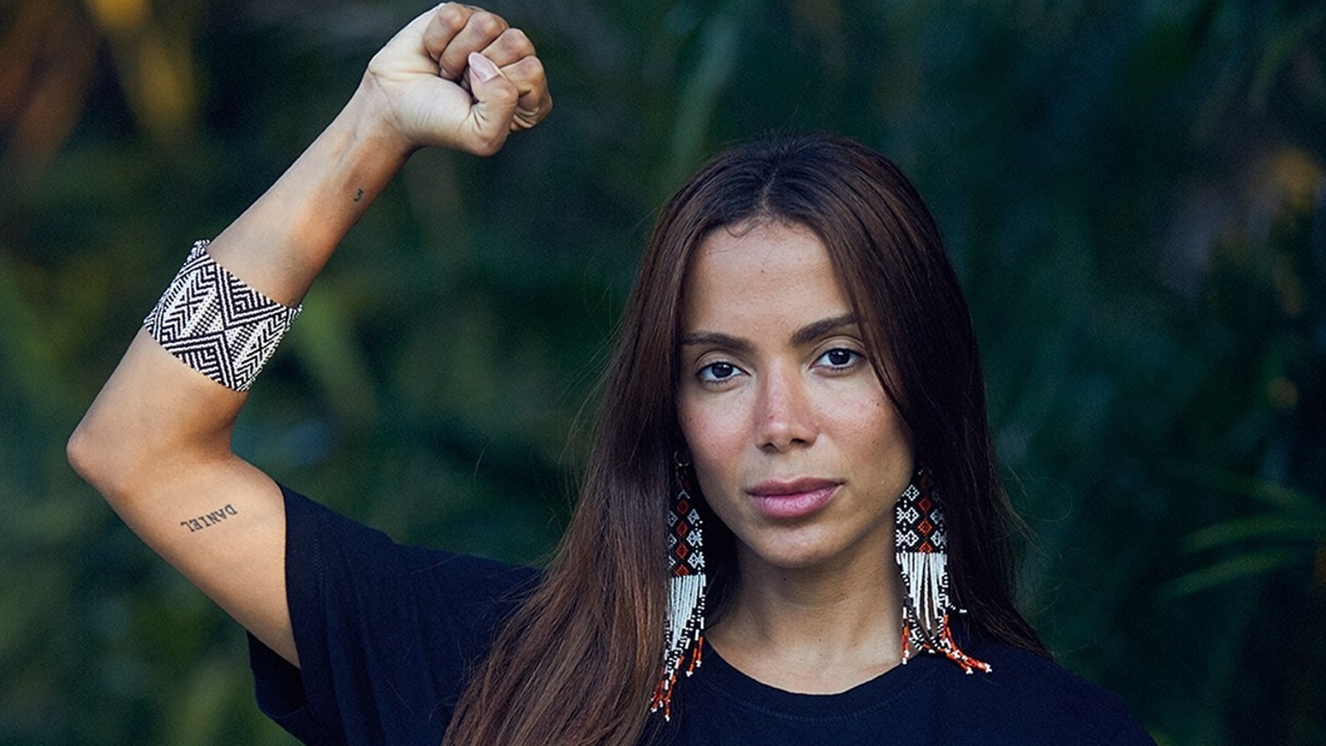 ‘Pode sumir se quiser’: Anitta reage a comentário crítico sobre post ambiental e reforça defesa da Amazônia