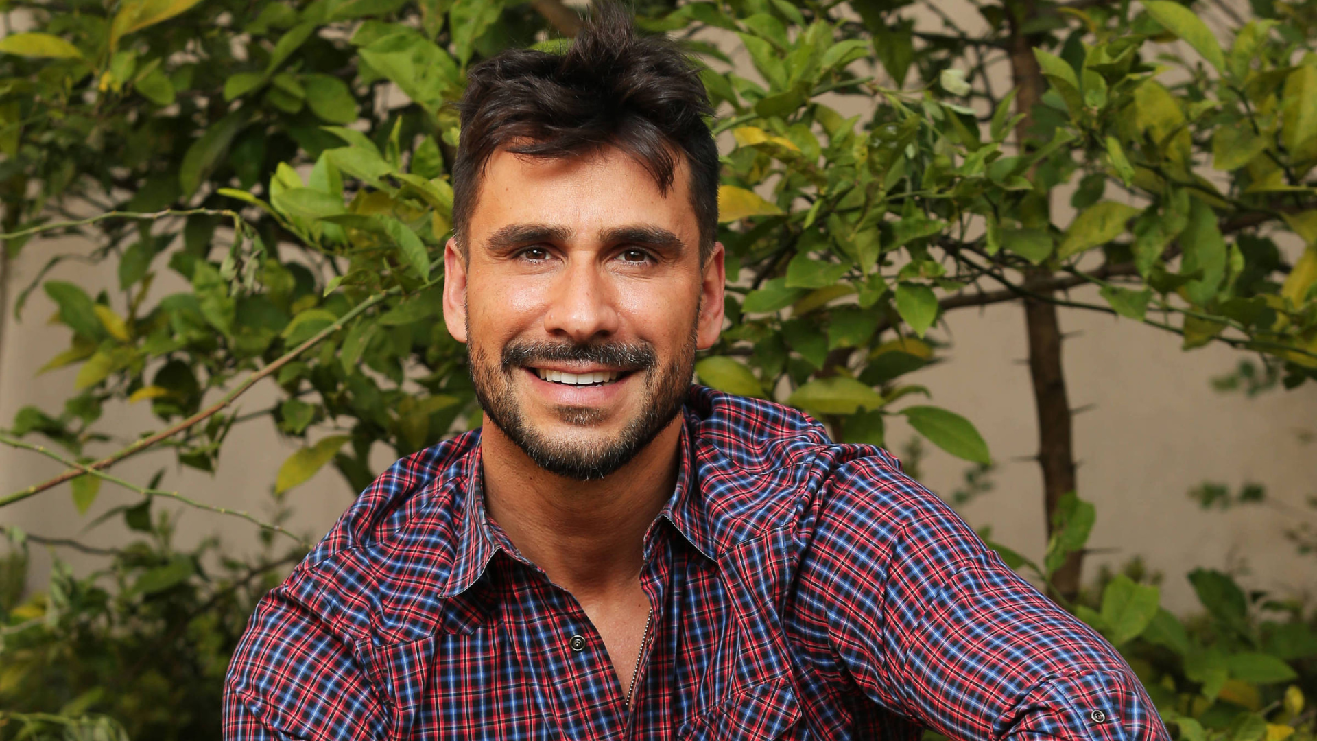 Julio Rocha revela transformação artística após paternidade e planeja projetos além da TV