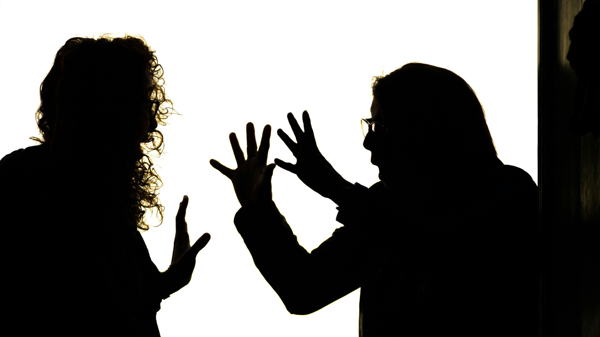 Pode isso? Mulher que enforcou a mãe é liberada pela polícia