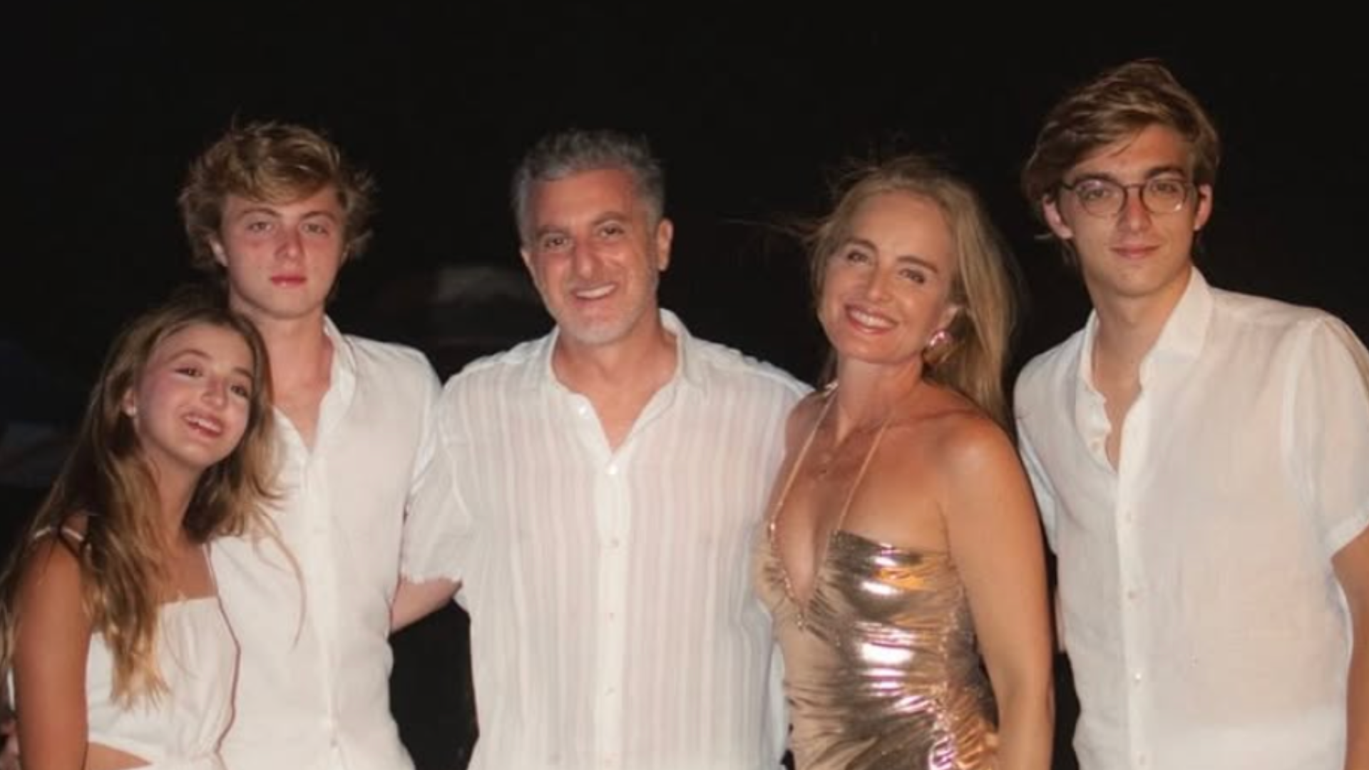 Enorme! Beleza de Eva, filha de Huck e Angélia, surpreende em fotos de praia