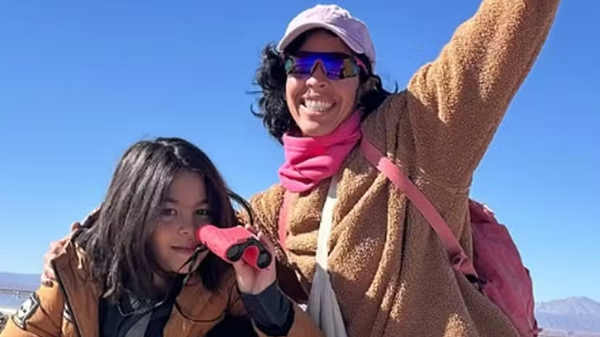 Bela Gil se emociona em viagem com o filho ao Deserto do Atacama: ‘Lugar favorito no mundo’