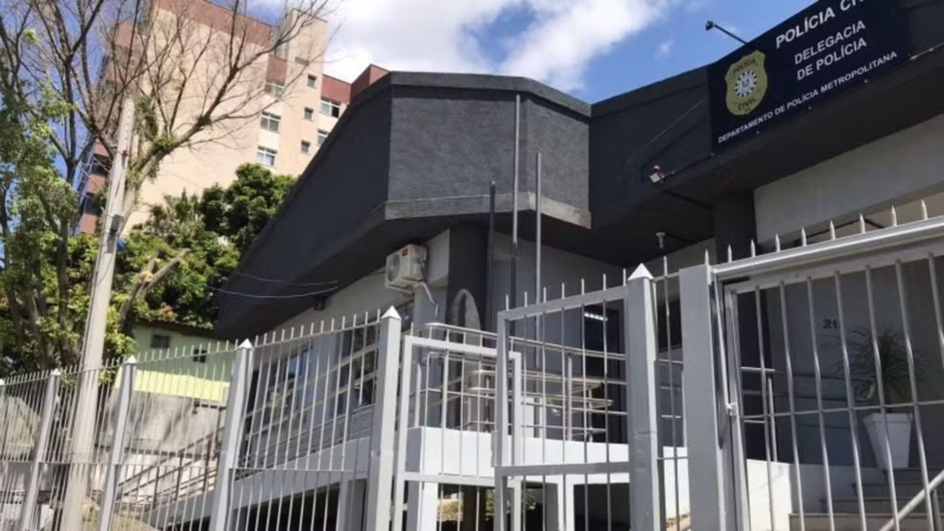 Dois adultos e bebê de 2 meses são encontrados mortos em cova em Esteio