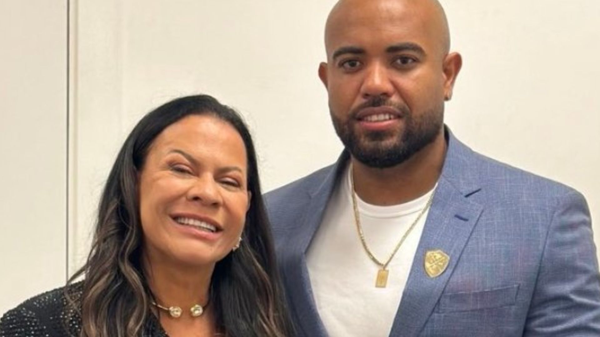 Polêmica! Marido de Dona Ruth é sócio da empresa que cuida da herança de Léo
