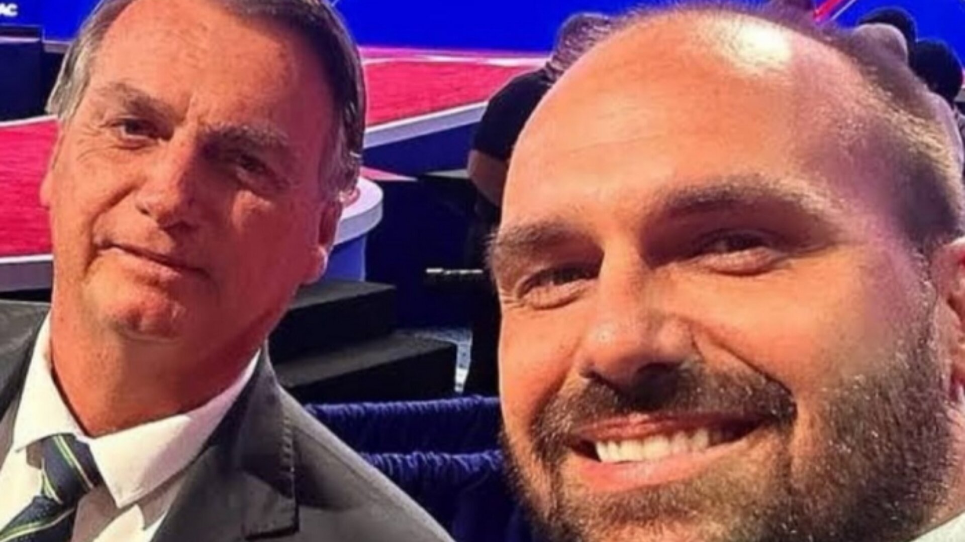 Vidente assusta com previsão chocante para filho de Jair Bolsonaro