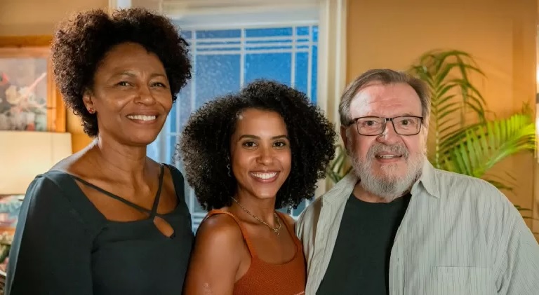 Atriz de ‘Vale Tudo’ solta o verbo e opina sobre a novela: ‘Não é problema…’