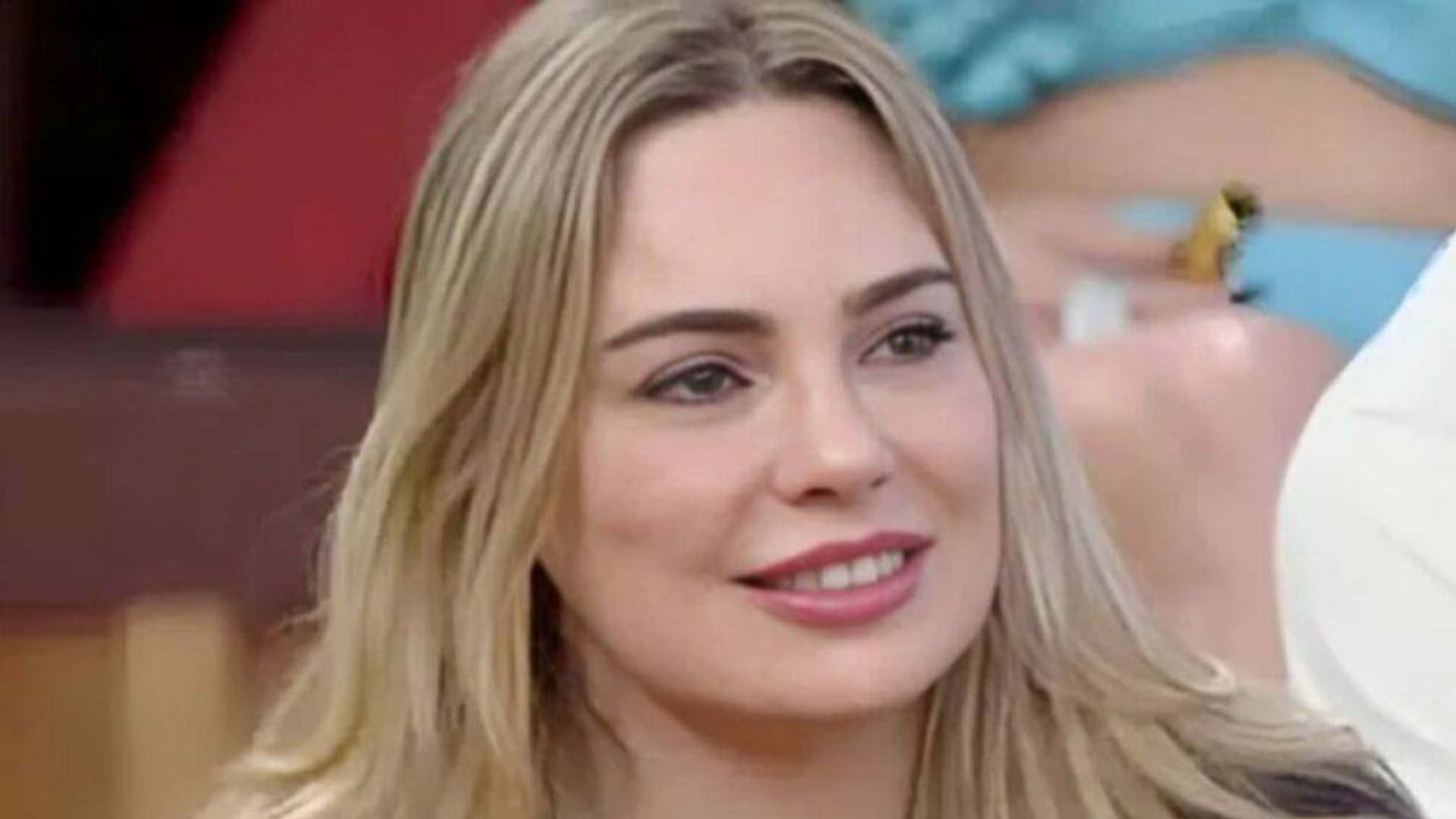 Expulsa de A Fazenda, Rachel Sheherazade e assume programa polêmico em horário nobre da Record