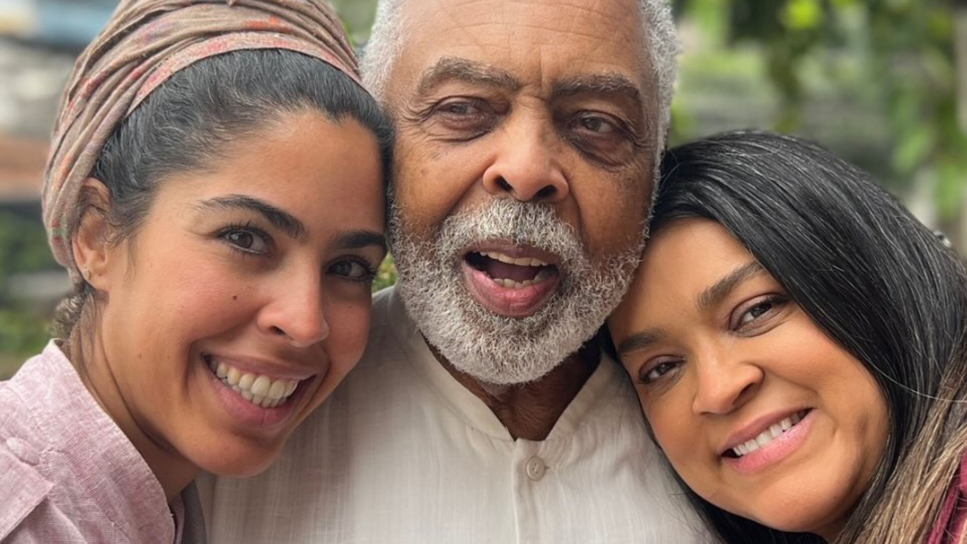 Bela Gil reúne fotos com Preta Gil e faz desabafo: ‘Tudo é saudade’
