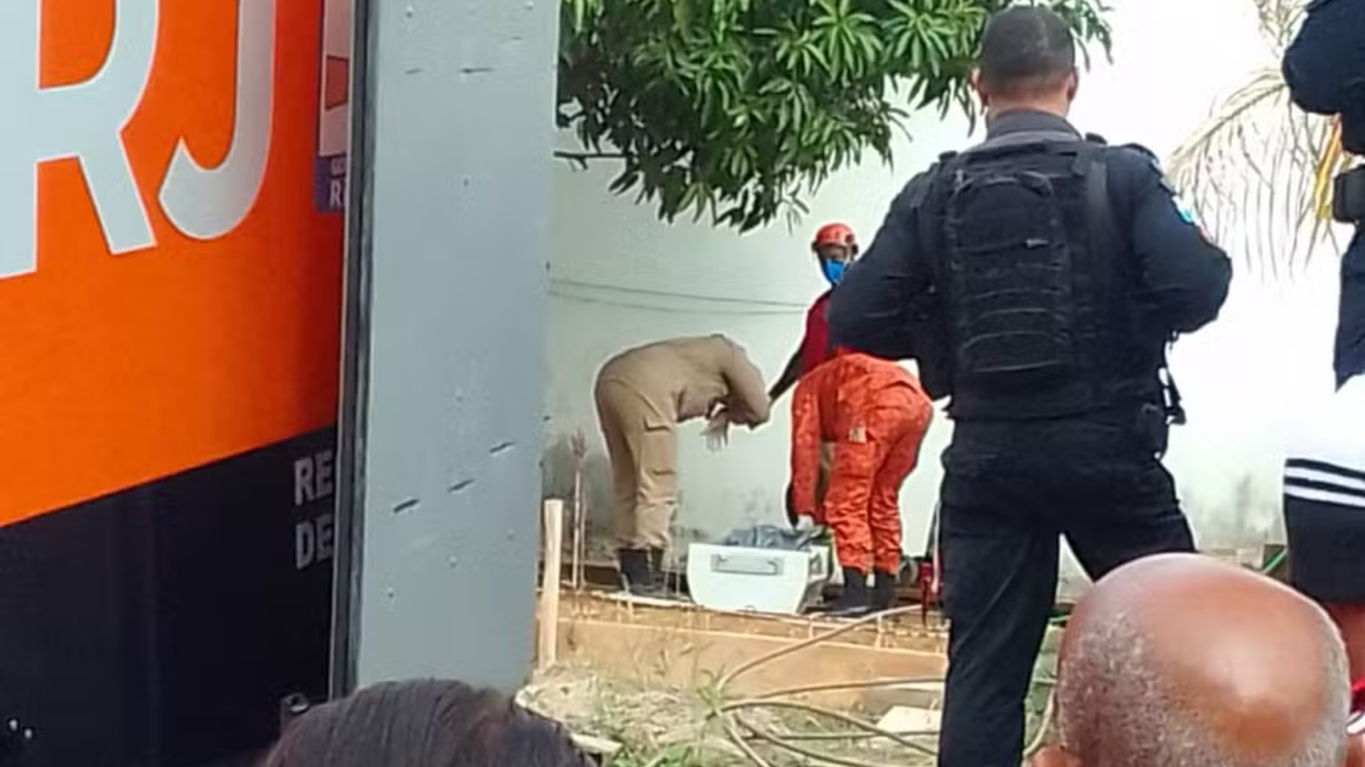 Garota que namorava filho de família morta também planejava matar os pais, diz delegado