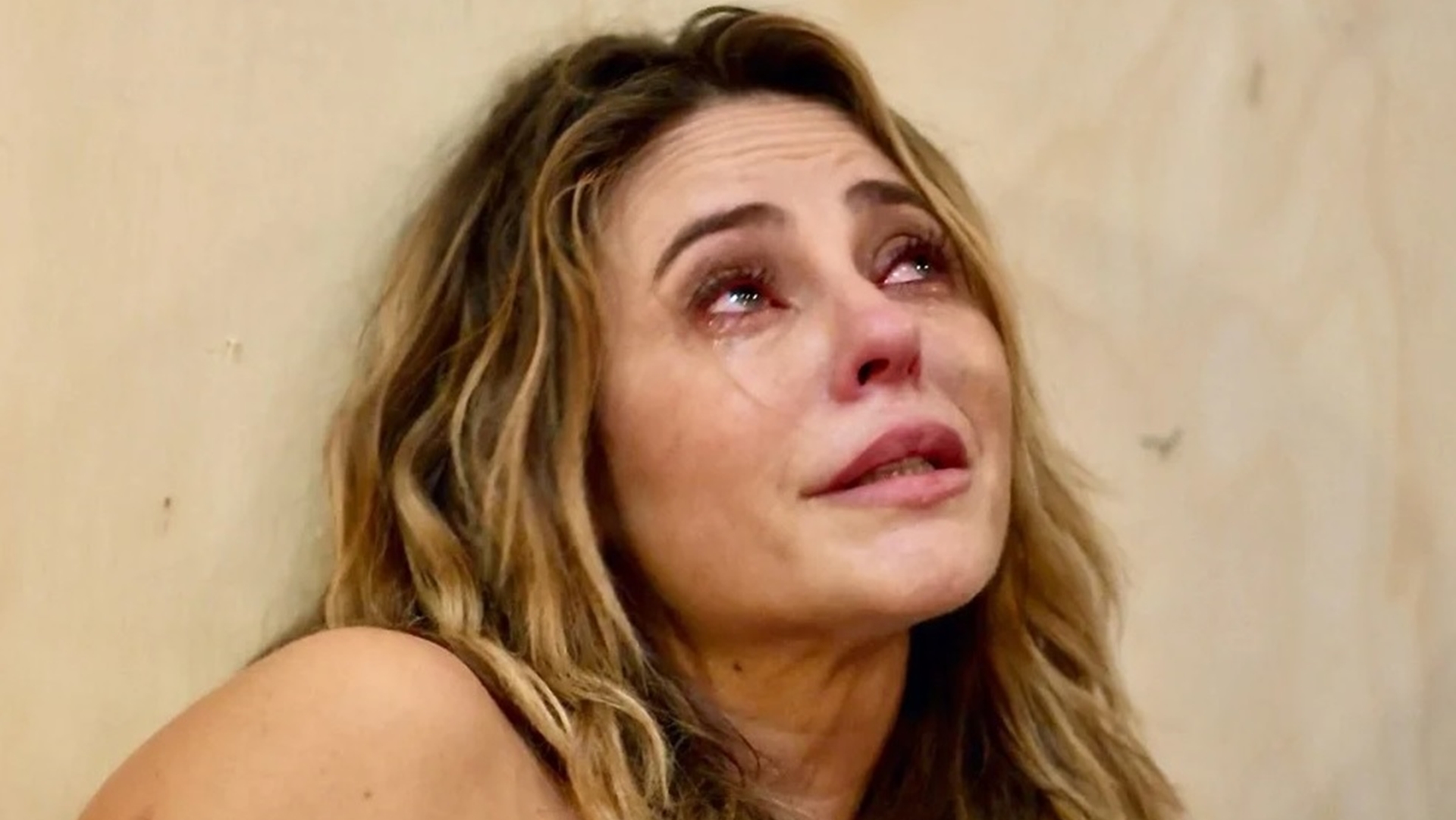 Criticada pela atuação como Heleninha de Vale Tudo, Paolla Oliveira é surpreendida pela Globo