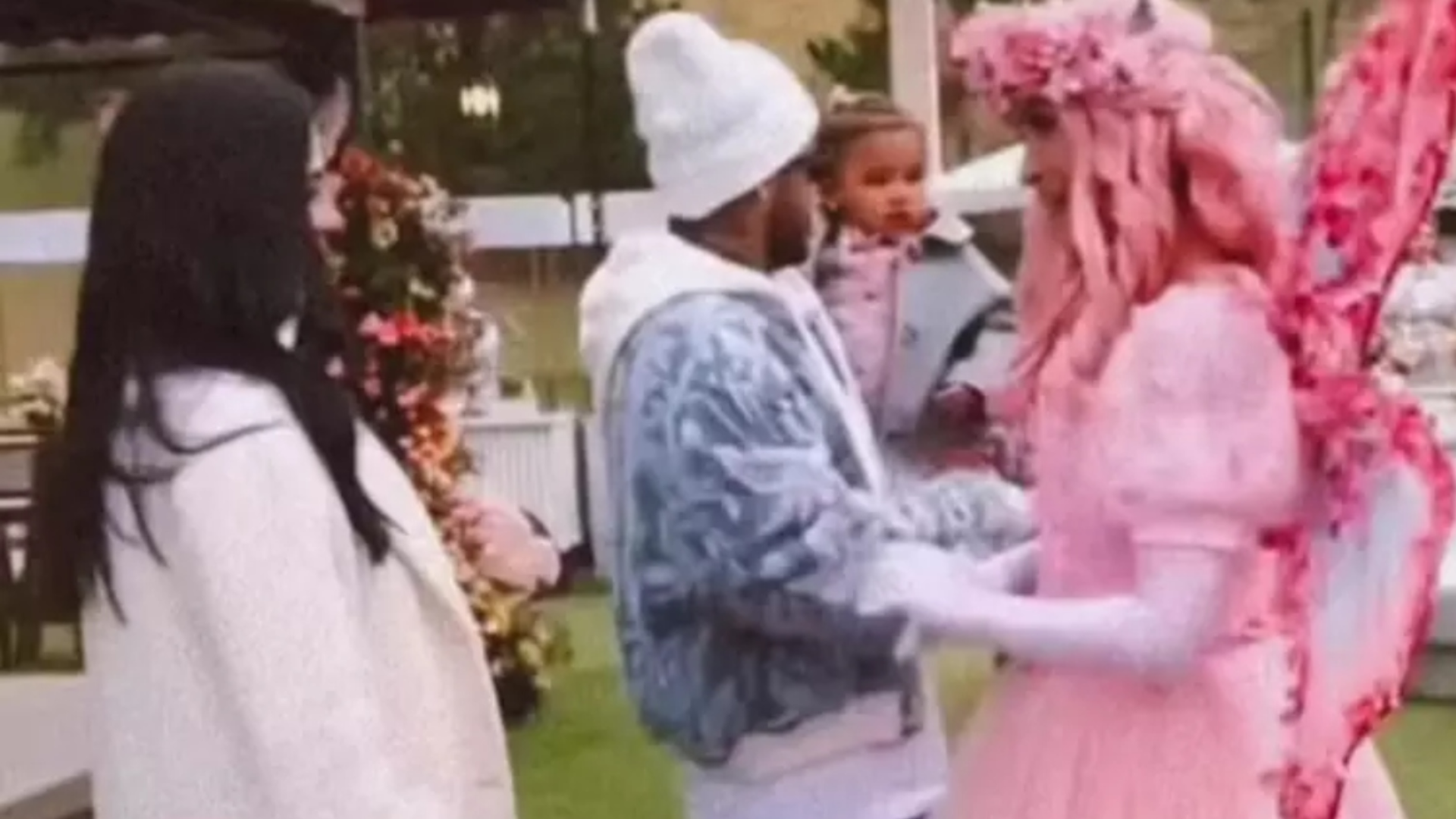 Internet detona Bruna por ir à festa da filha que Neymar teve com Amanda: ‘Festa da filha da amante’