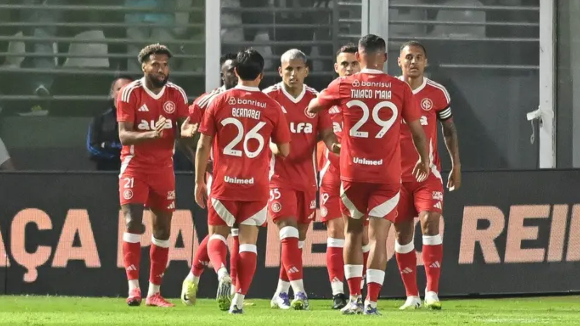 Escândalo no Internacional: Jogadores traem esposas com filha de empresário