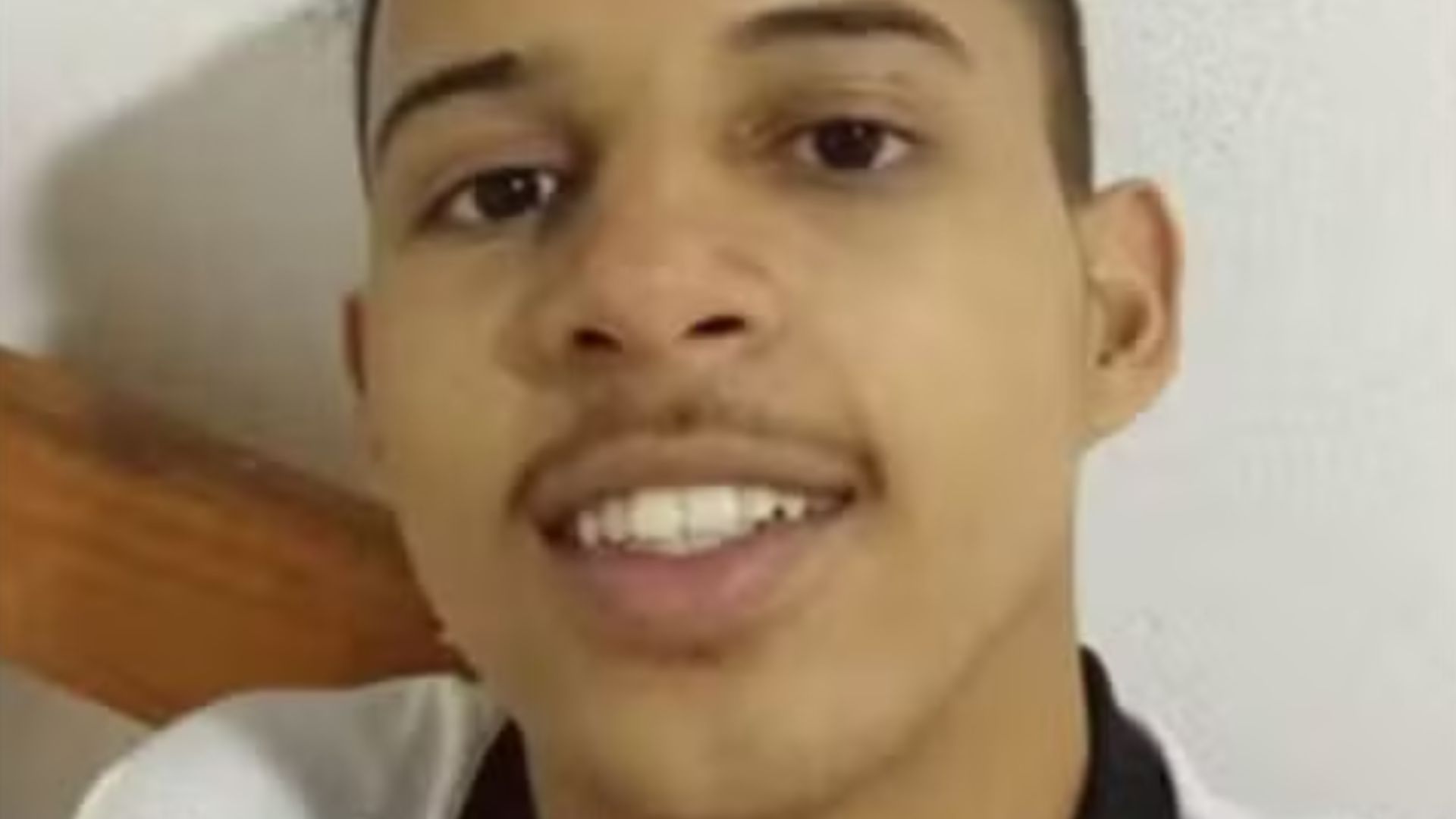 Polícia suspeita que padrasto matou jovem envenenado por ciúme