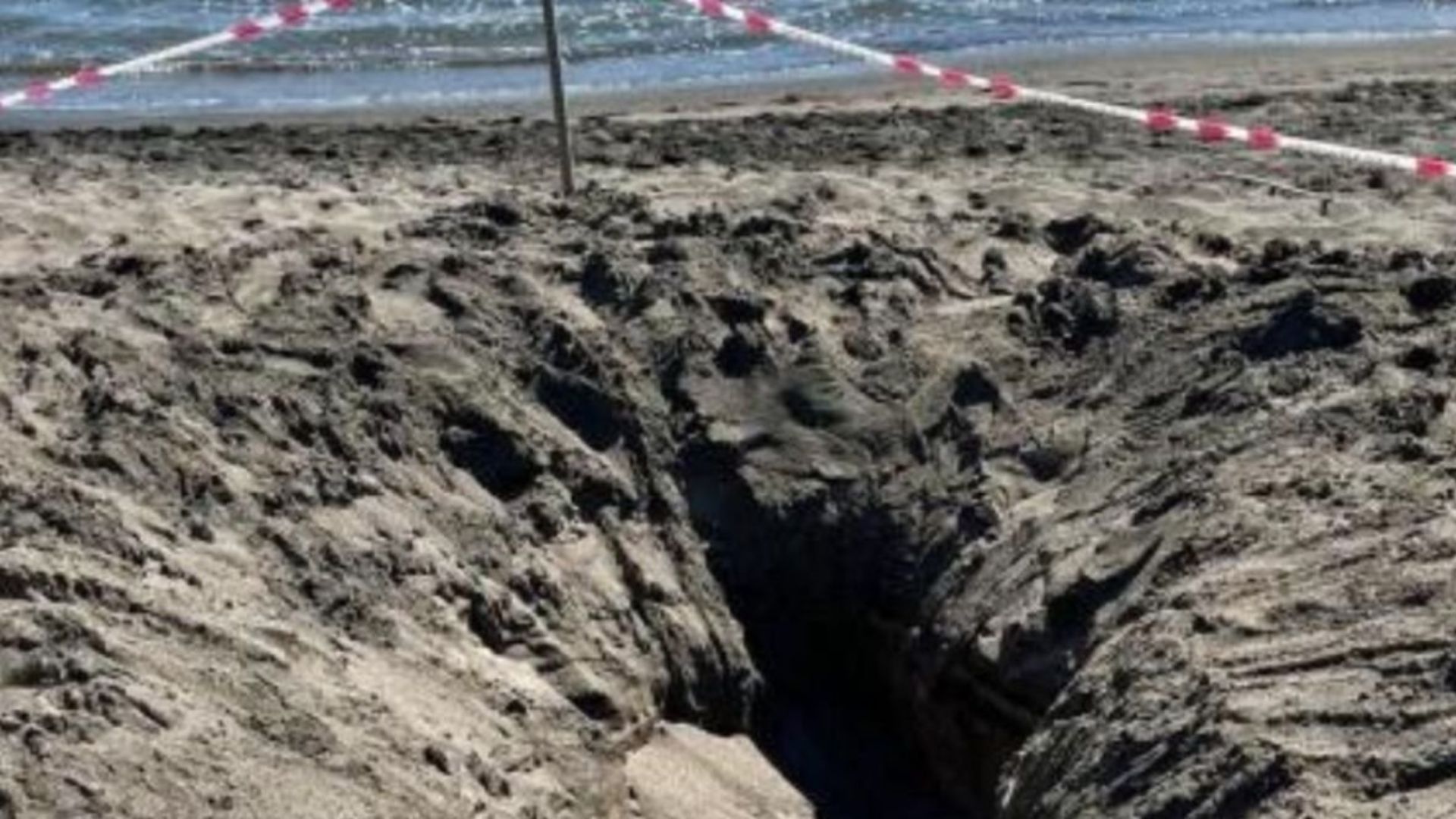 Tragédia! Adolescente de 17 anos morre soterrado após cavar buraco na praia