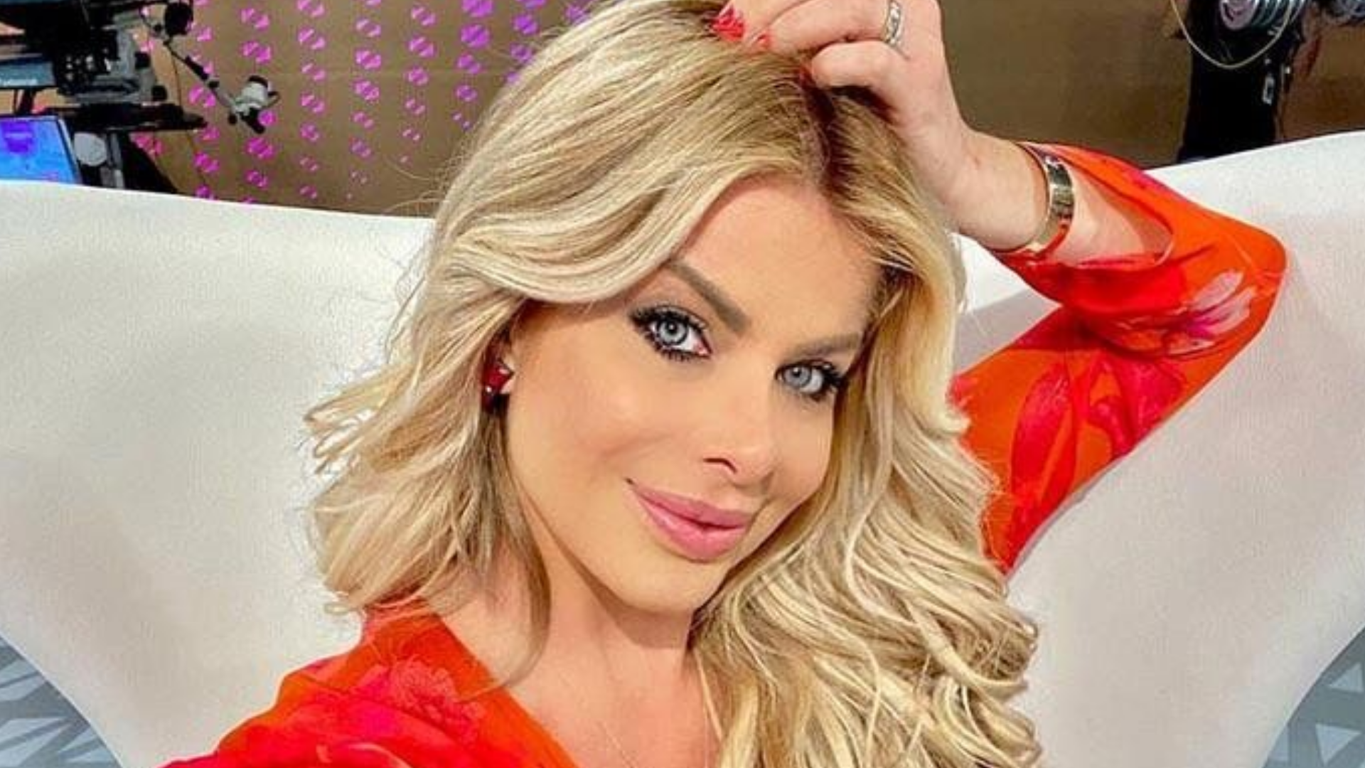 VÍDEO: Ex polêmico de Karina Bacchi pede namorada em casamento durante viagem romântica