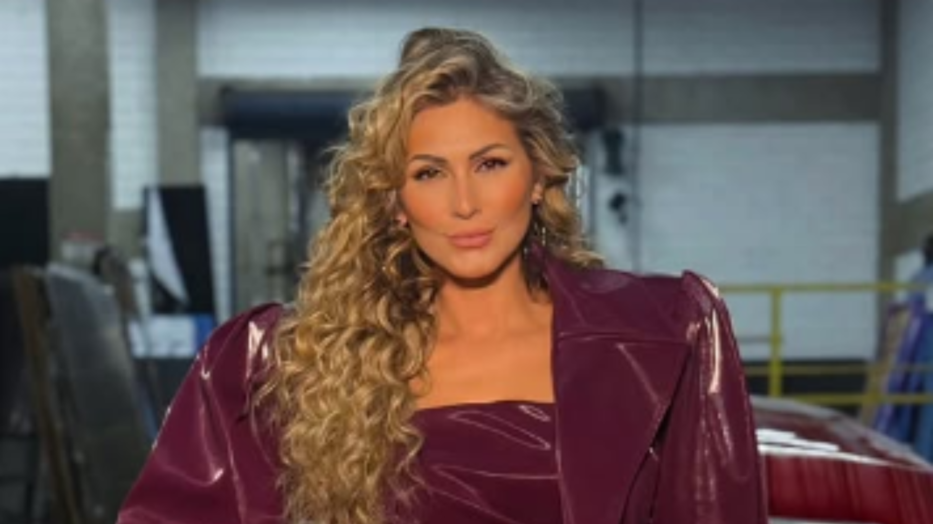 Lívia Andrade alerta seguidores para golpe de venda de conteúdo 18+ usando seu nome