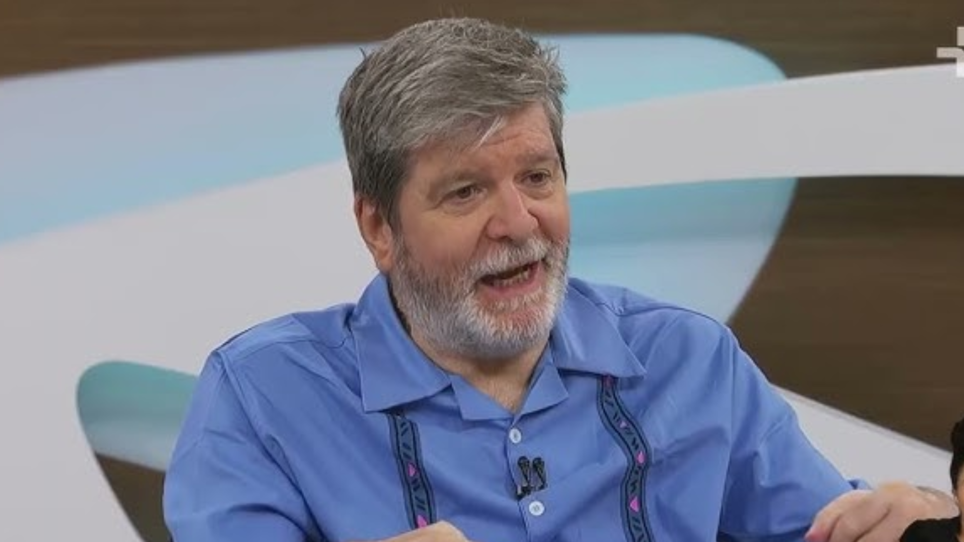 Marcelo Rubens Paiva quebra perna em voo para Portugal