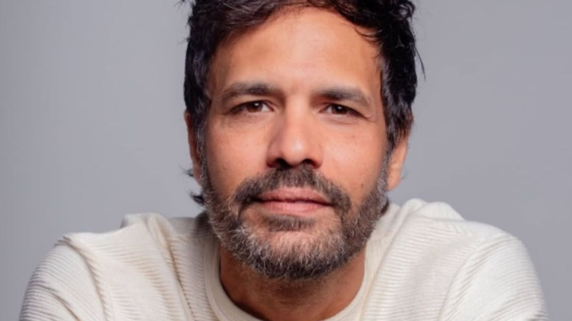 Saiba quem é o ex-ator da Globo que está em coma após cirurgia gravíssima