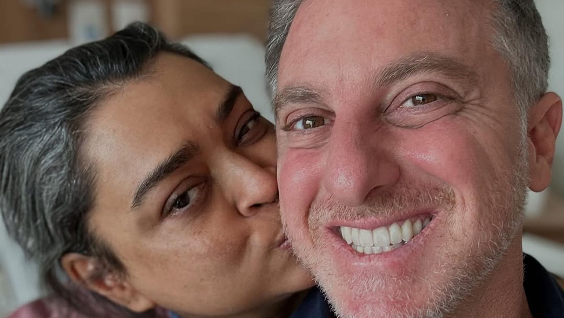 Com Domingão gravado, Luciano Huck homenageia Preta Gil na web: ‘Te amo hoje e sempre’