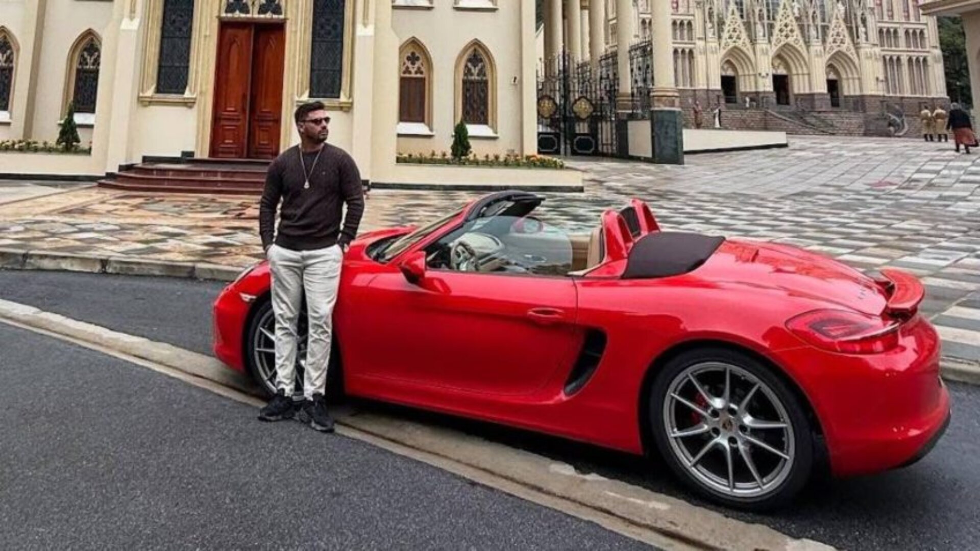 Saiba quem era o empresário morto a tiros dentro de Porsche em SP