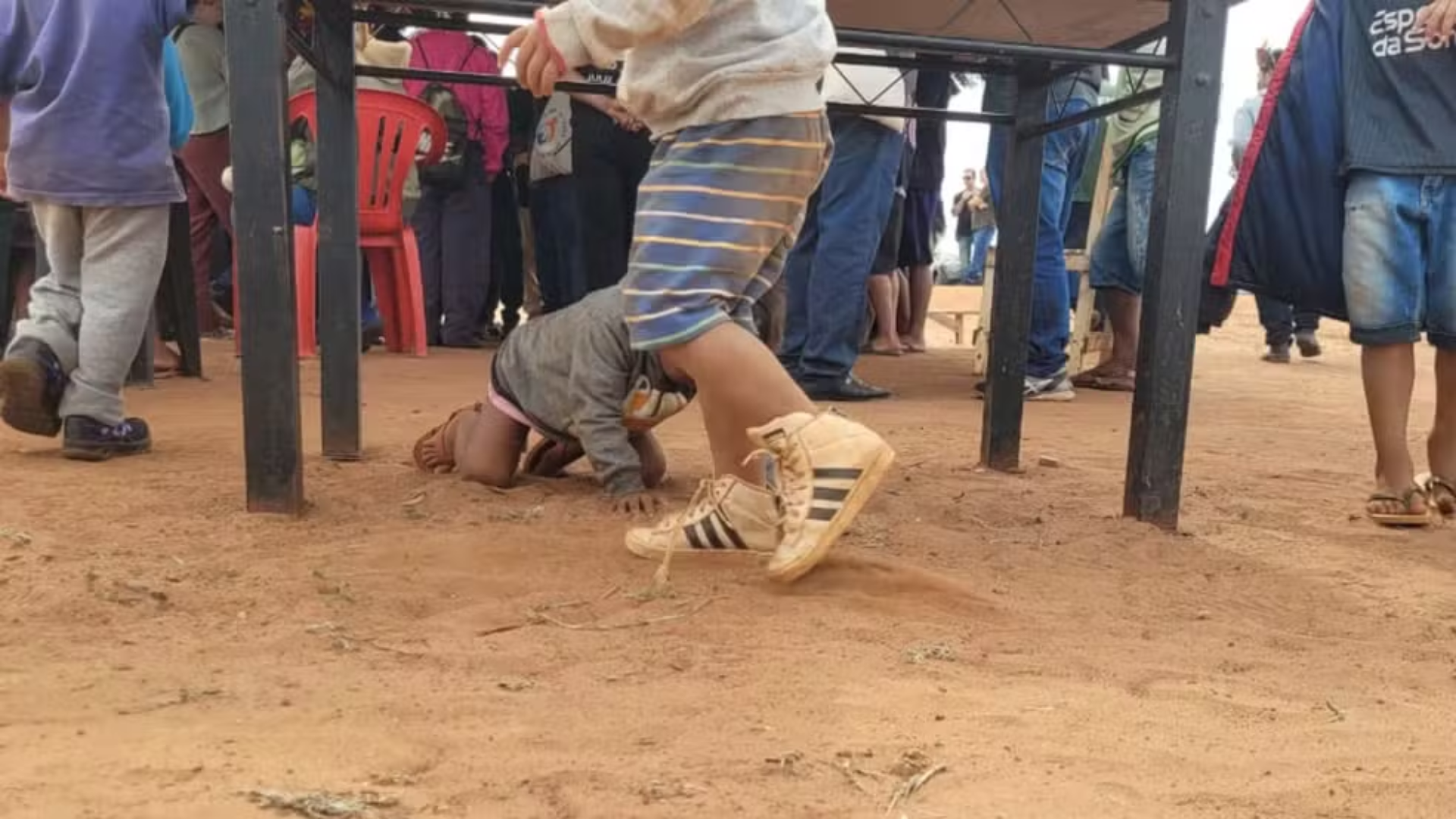 Crueldade! Jovem de aldeia é decapitado e crianças indígenas param de ir à escola