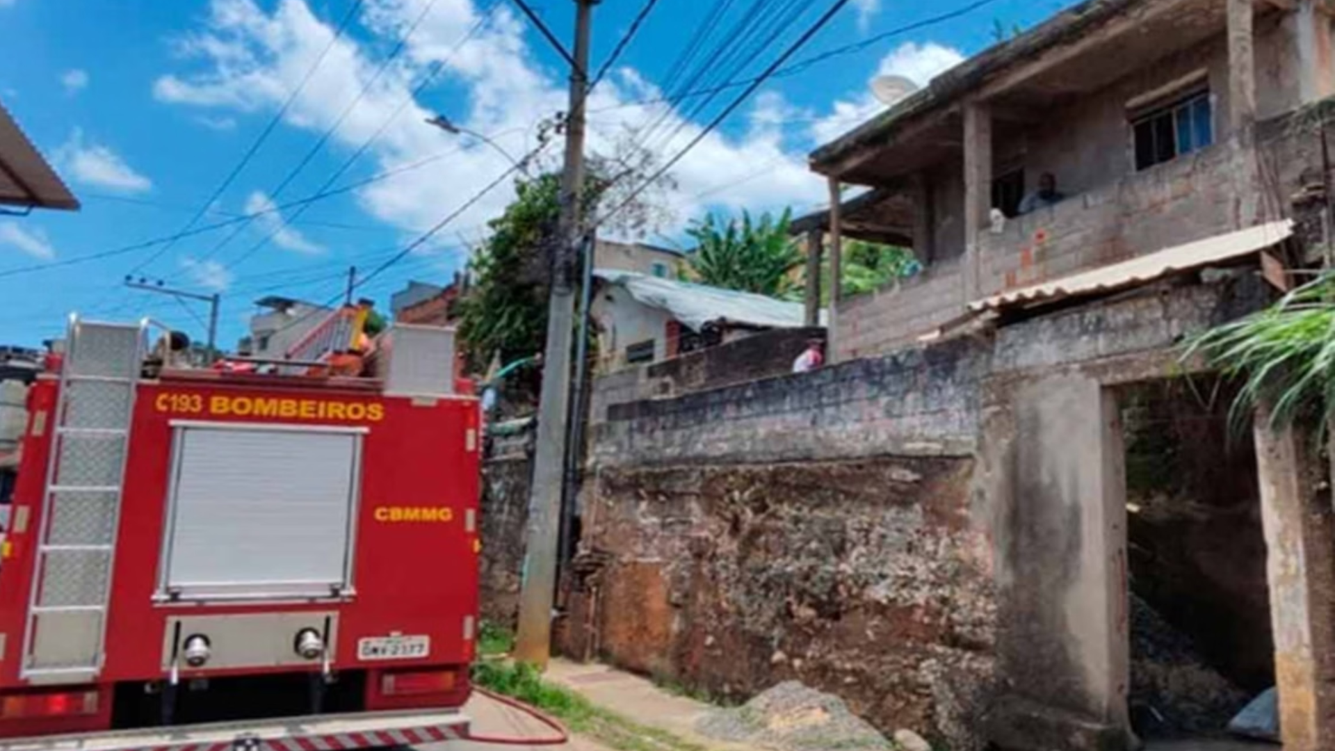 Homem coloca fogo à casa da ex com crianças dentro e é preso em Uberlândia