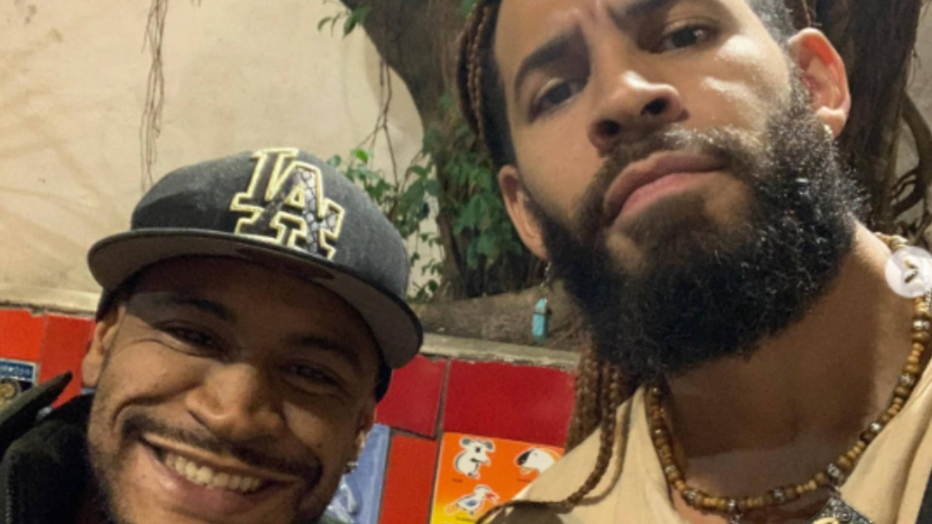 Irmão de Sheron Menezzes se pronuncia sobre a morte do outro irmão: ‘Criados como gêmeos’